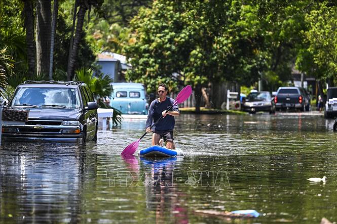 Cảnh ngập lụt sau những trận mưa lớn tại Fort Lauderdale, Florida, Mỹ. Ảnh tư liệu: AFP/TTXVN

