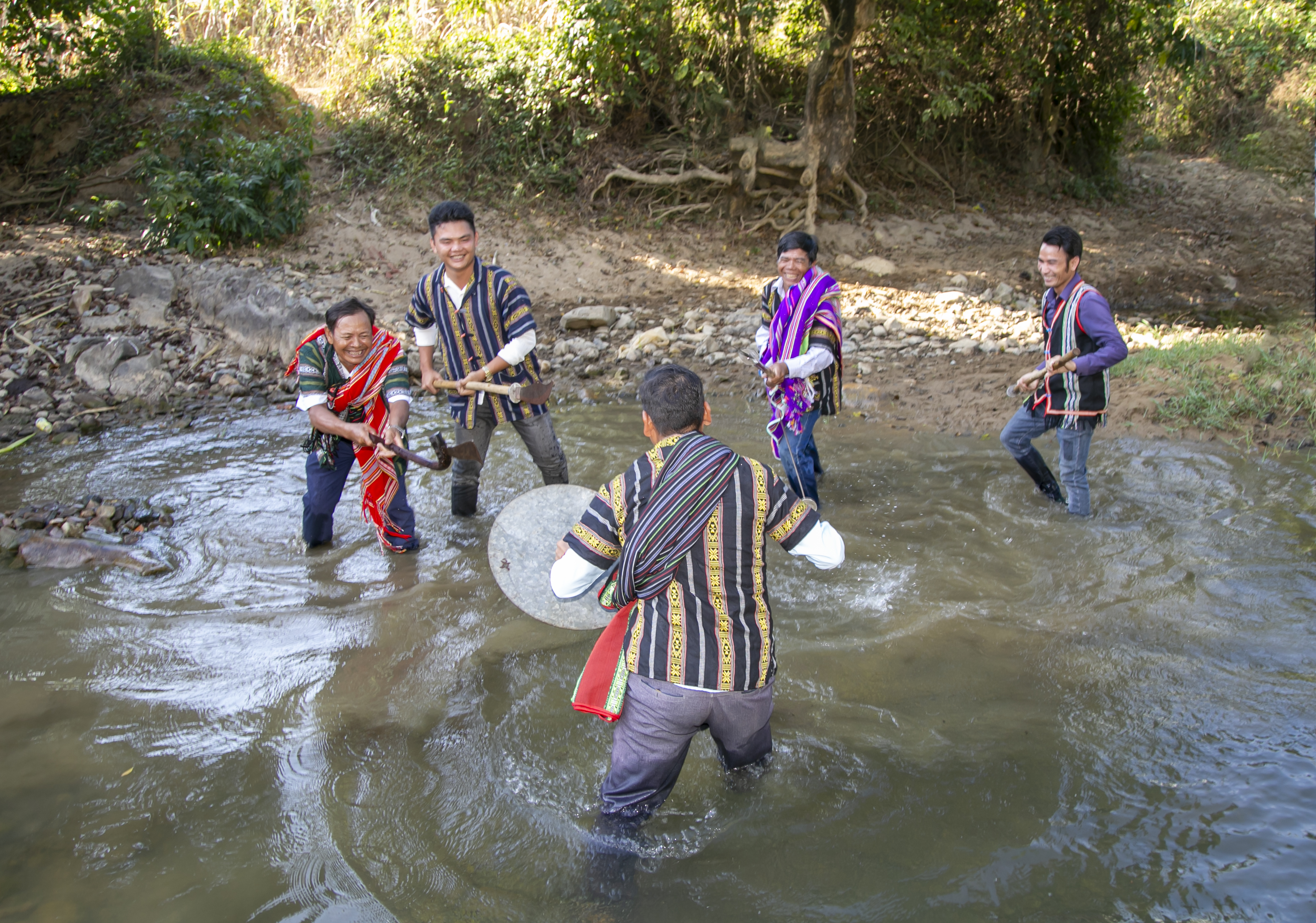Rộn rã lễ hội cúng bến nước Buôn Đung