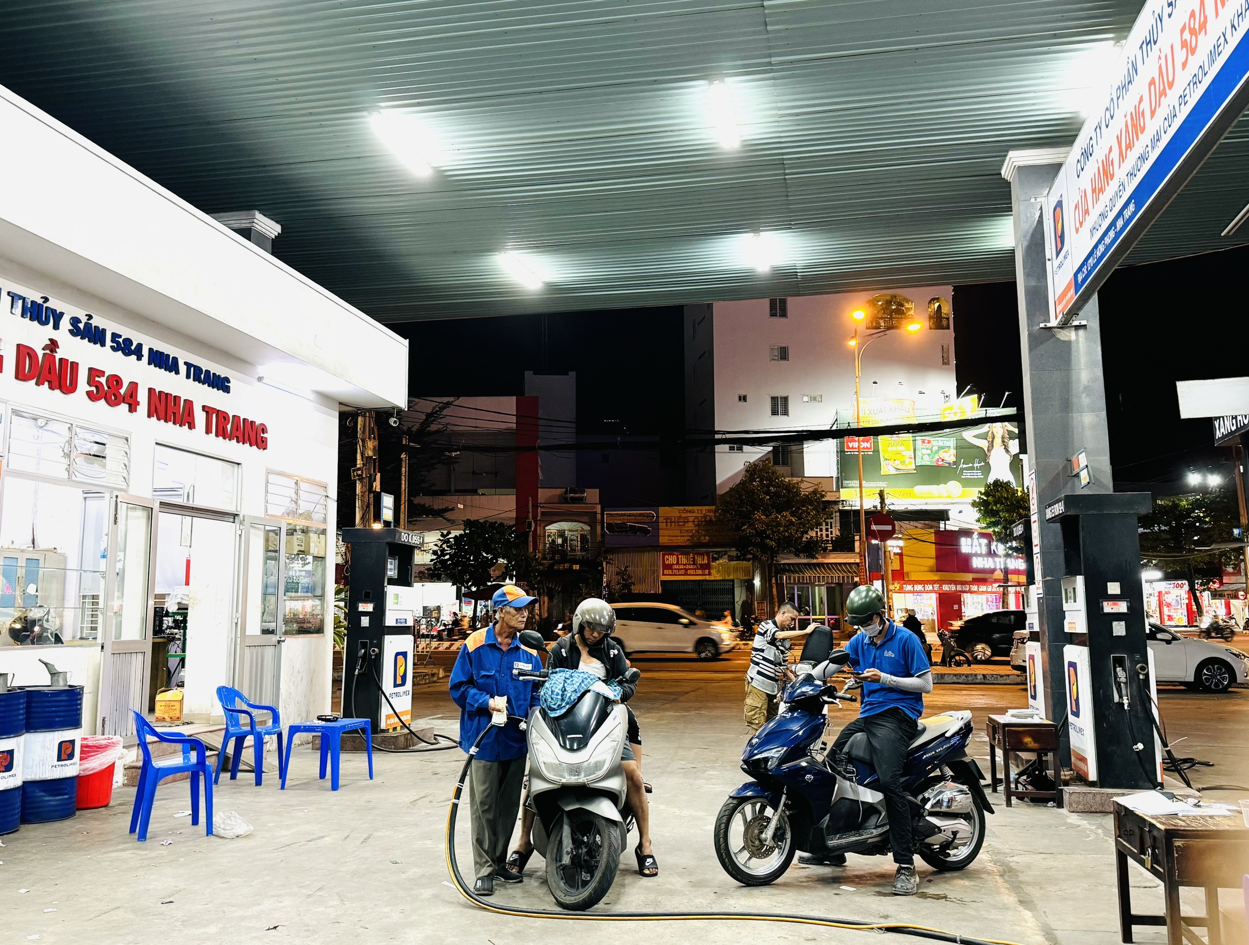 Giá xăng dầu tăng nhẹ