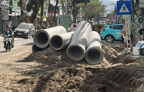 Thay mới hệ thống thoát nước một đoạn trên đường Ngô Gia Tự