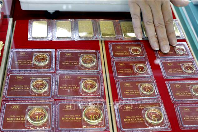 Giá vàng sáng 7/2 tăng 300.000 đồng/lượng