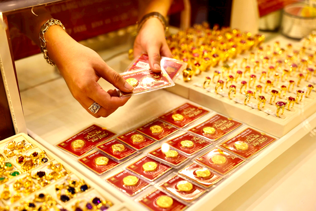 Giá vàng xuống mức 77,7 triệu đồng/lượng