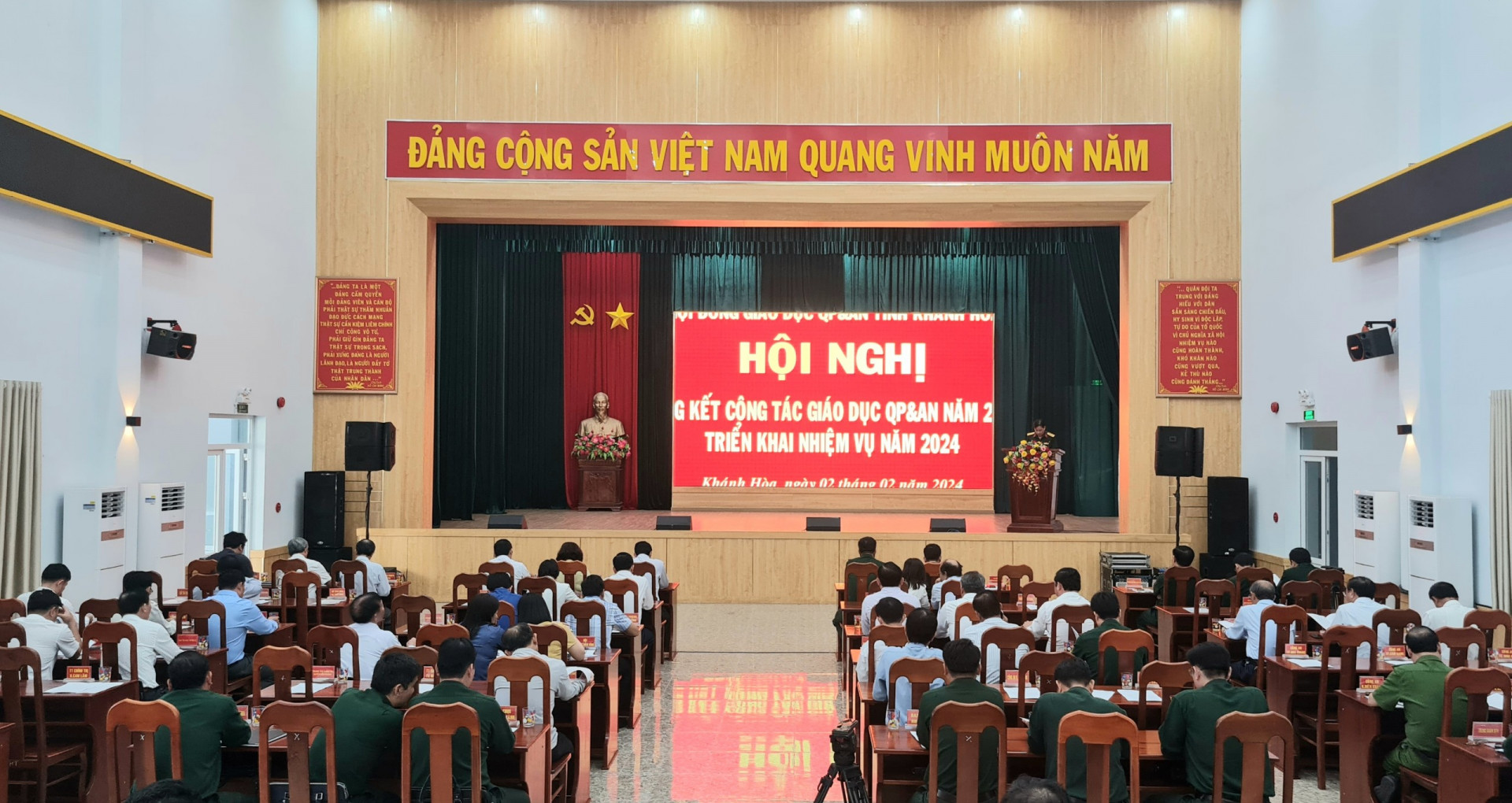 Quang cảnh hội nghị.