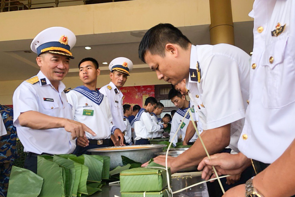 Thượng tá Nguyễn Hồng Chinh - Chính ủy Trung tâm kiểm tra các đội tham gia thi.