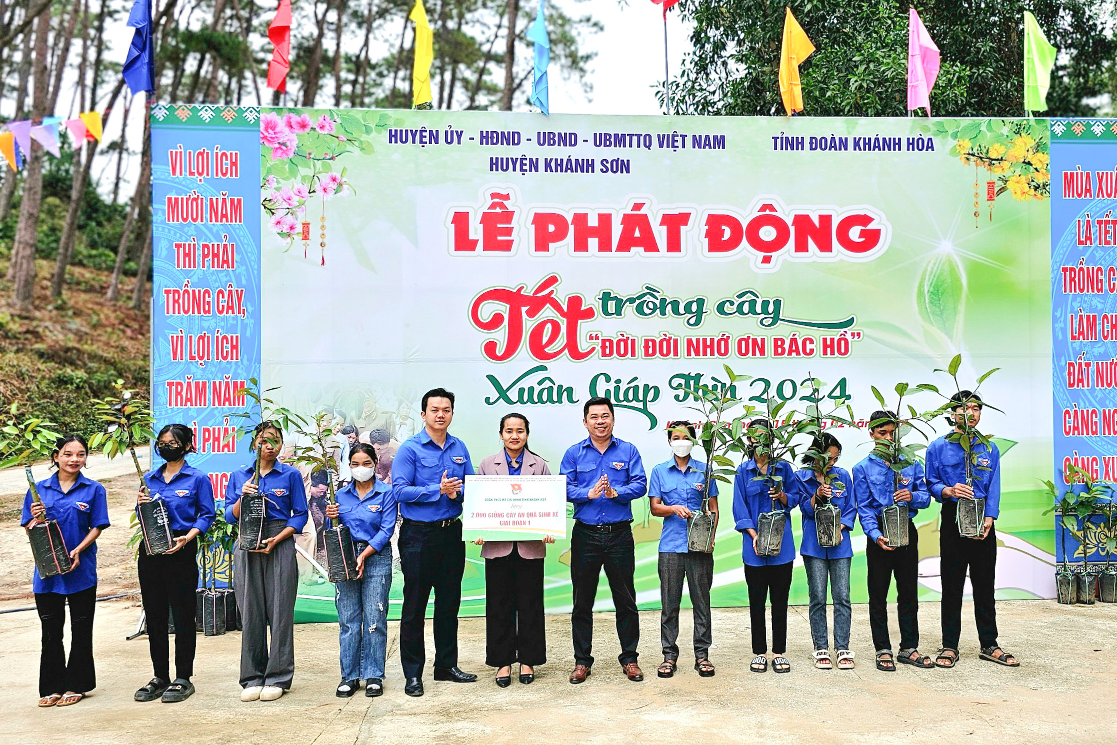 Tỉnh đoàn - UBND huyện Khánh Sơn phát động Tết trồng cây đời đời nhớ ơn Bác Hồ