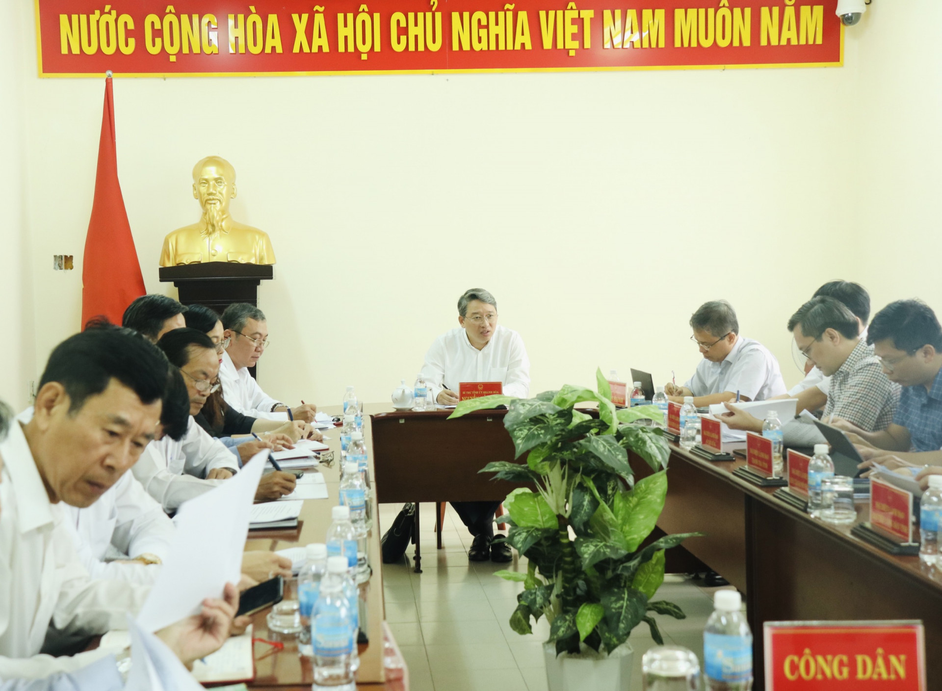 Bí thư Tỉnh ủy Nguyễn Hải Ninh tiếp công dân.