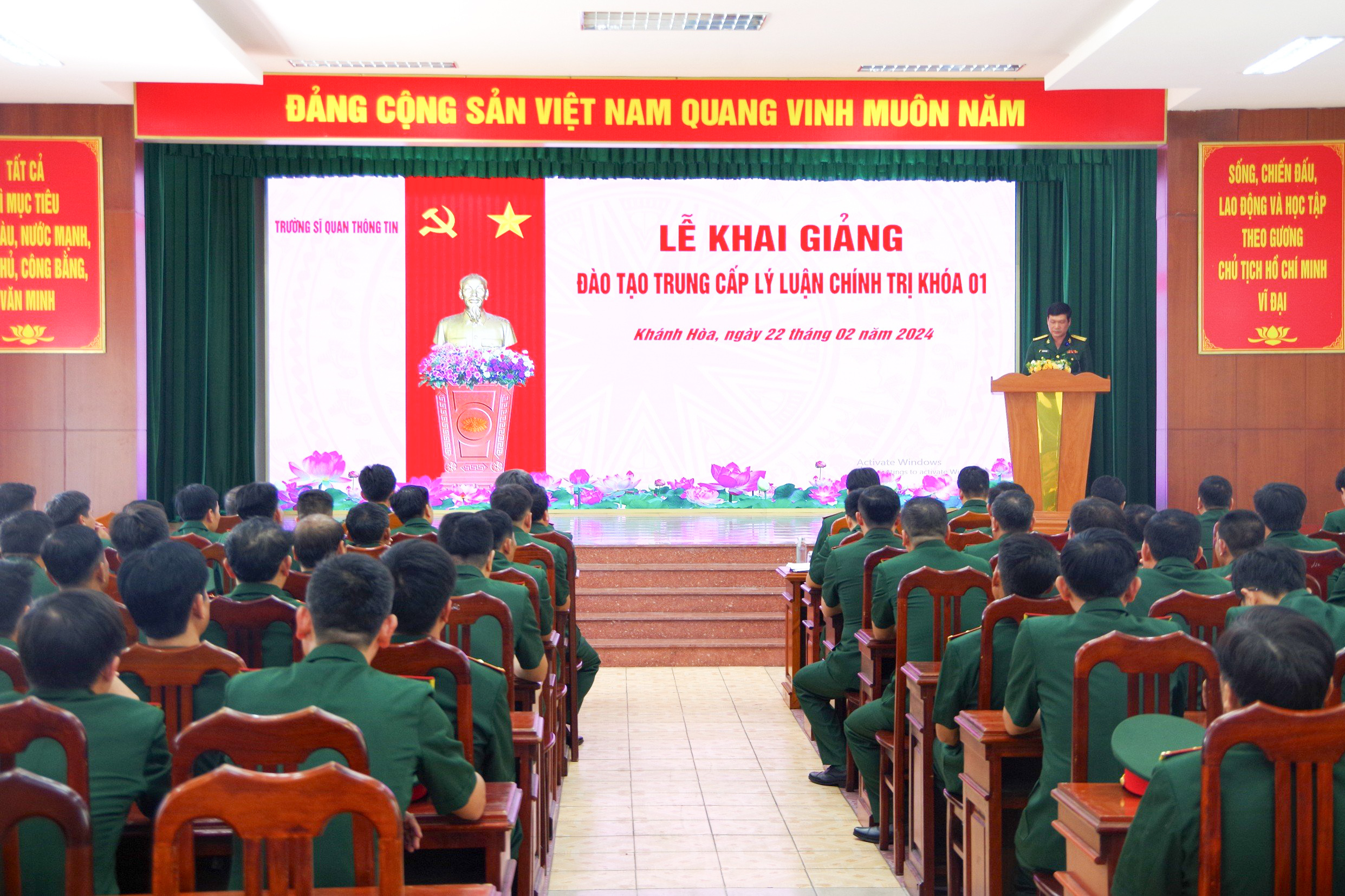 Trường Sĩ quan Thông tin: Khai giảng đào tạo học viên trung cấp lý luận chính trị Khóa 1