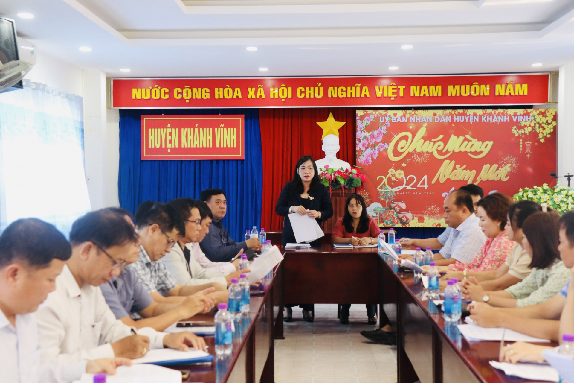 Bà Nguyễn Thị Lệ Thanh - Giám đốc Sở Du lịch phát biểu tại buổi làm việc với UBND huyện Khánh Vĩnh.
