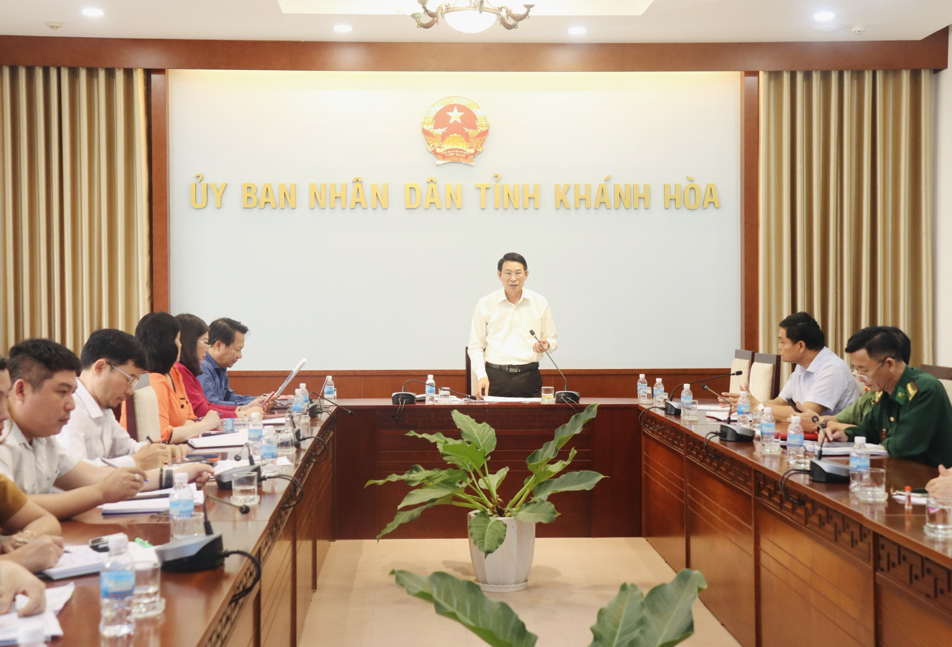 Phó Chủ tịch UBND tỉnh Đinh Văn Thiệu kết luận cuộc họp