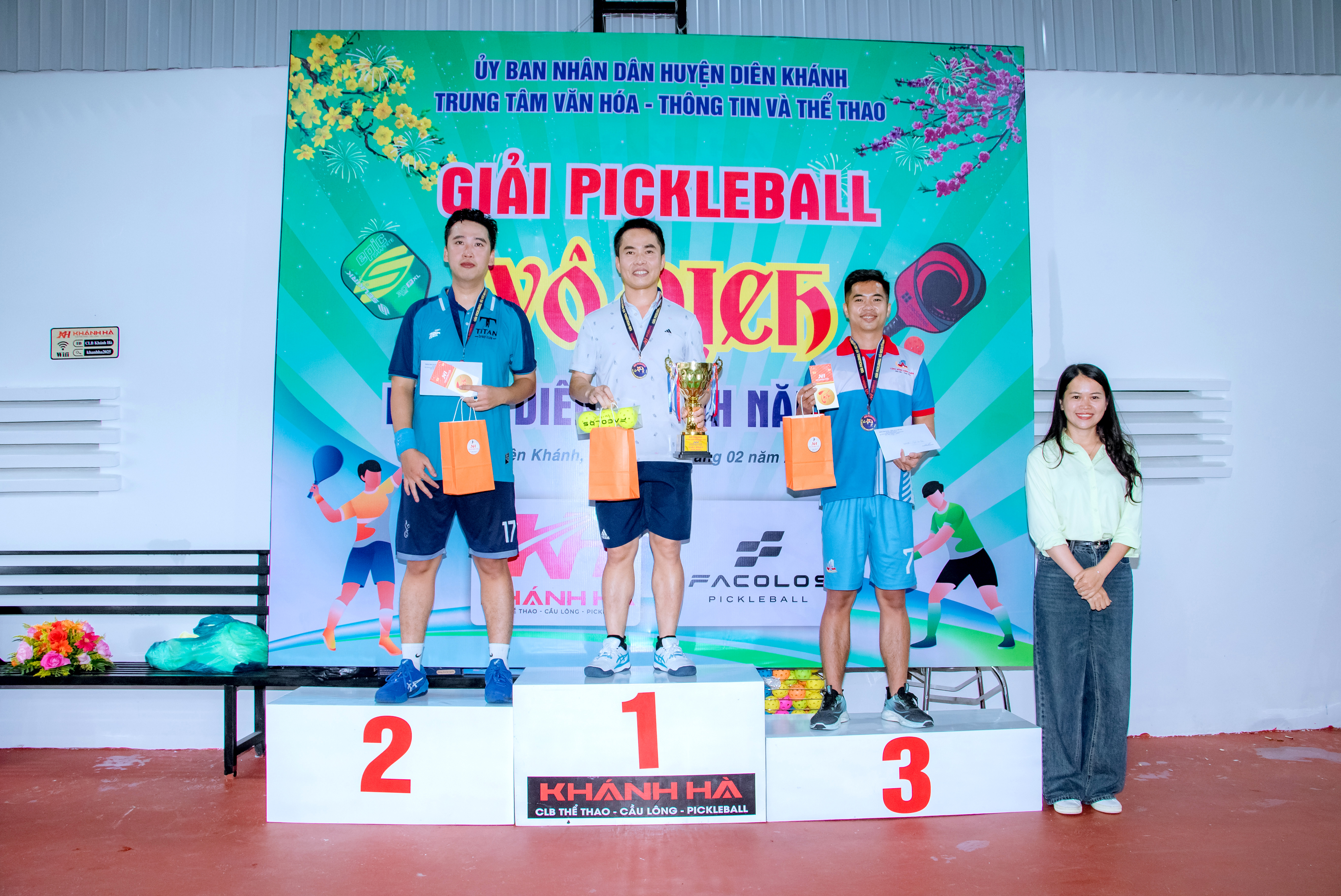 Trao giải cho nội dung đơn nam.