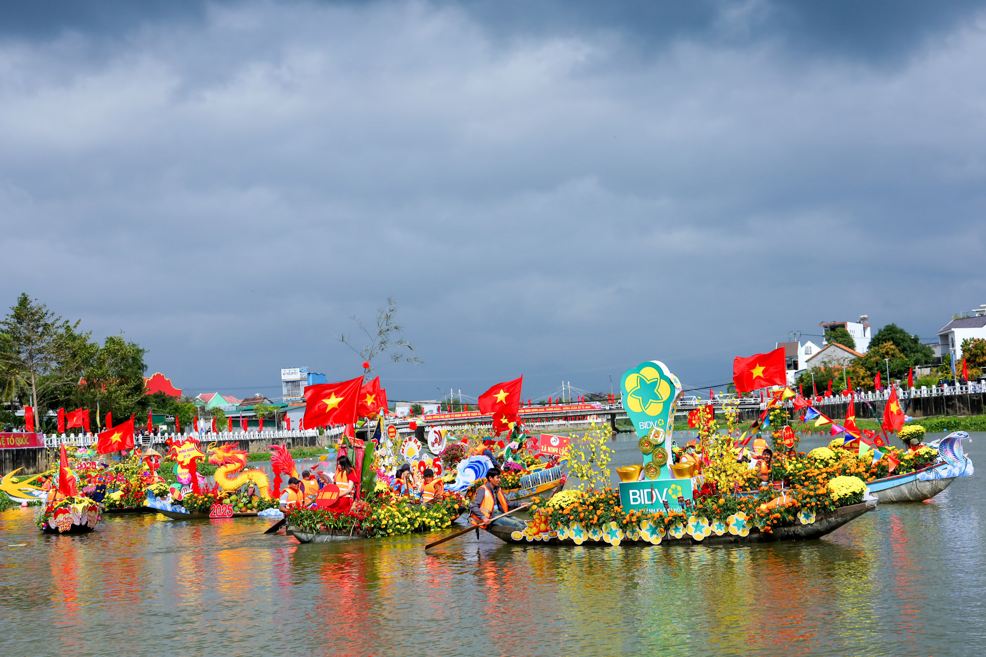 National flags flying on Dinh River

