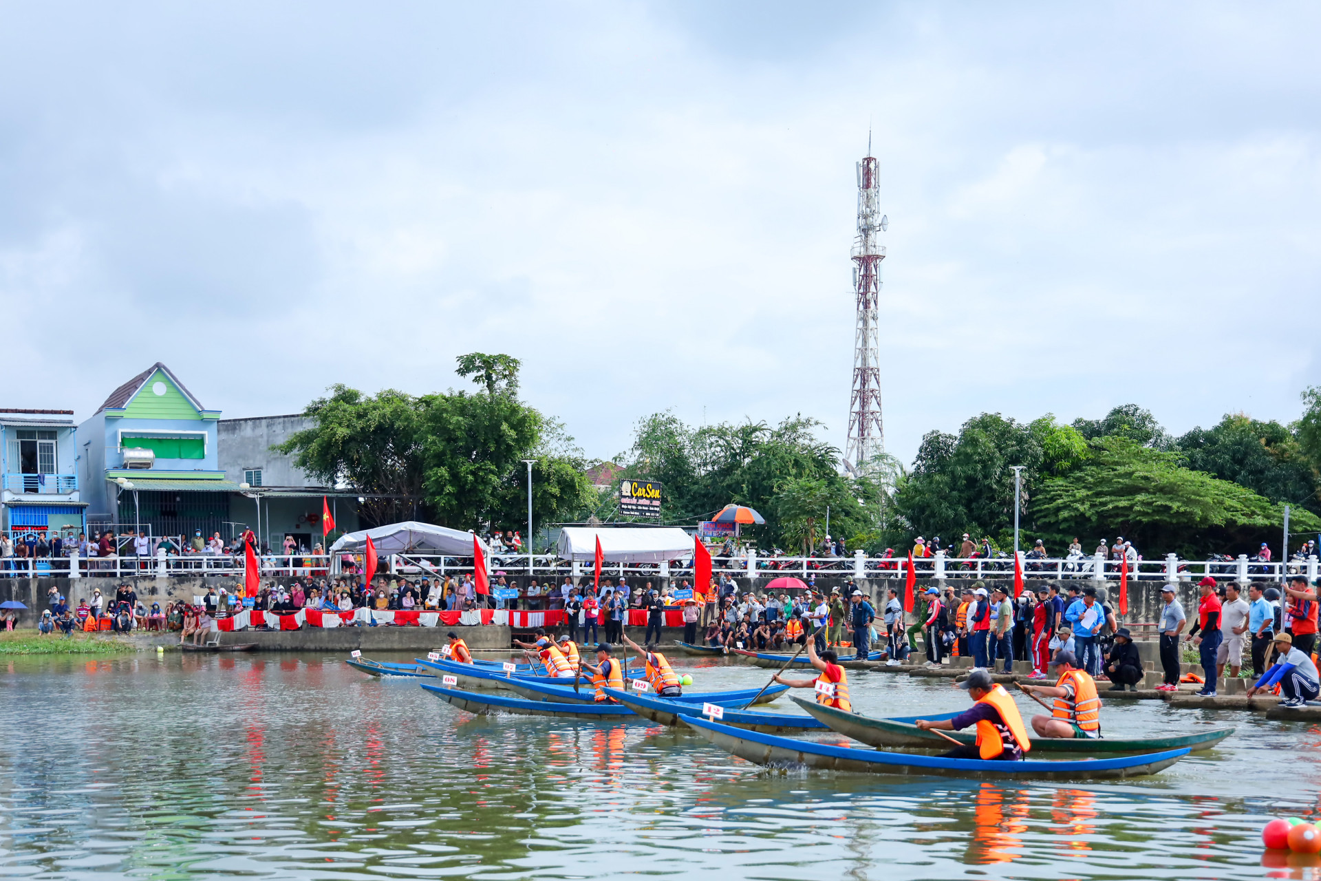 Men’s singles boat race

