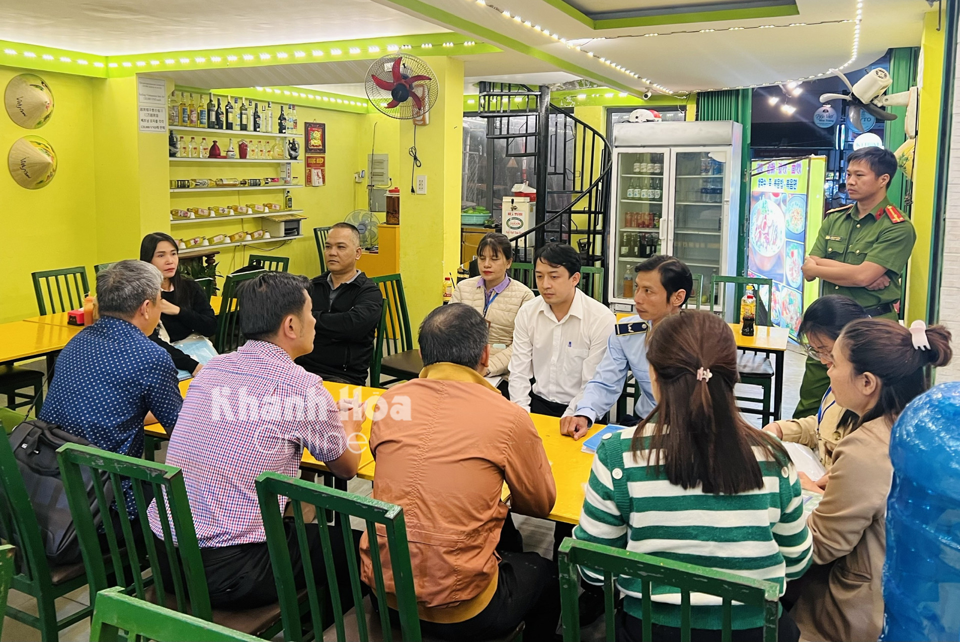 Vụ nhà hàng bị khách nước ngoài tố tính giá “trên trời”: Yêu cầu nhà hàng Aroma Beach tạm ngừng kinh doanh