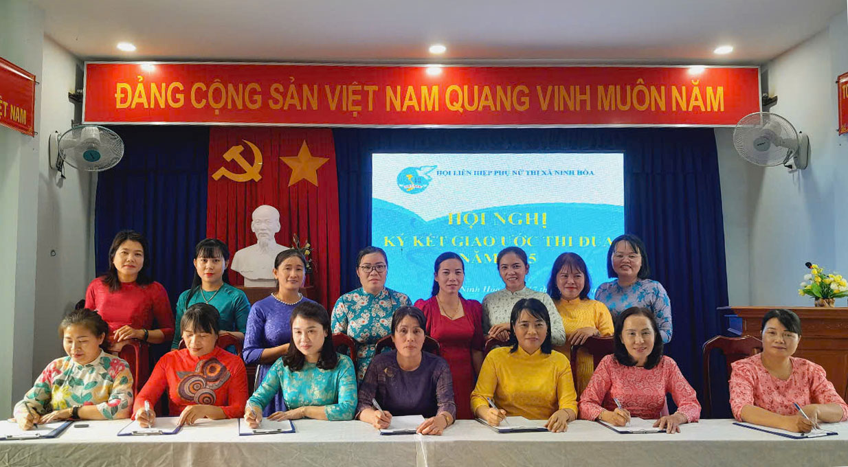 Hội Liên hiệp Phụ nữ thị xã Ninh Hòa: Ký kết giao ước thi đua năm 2025