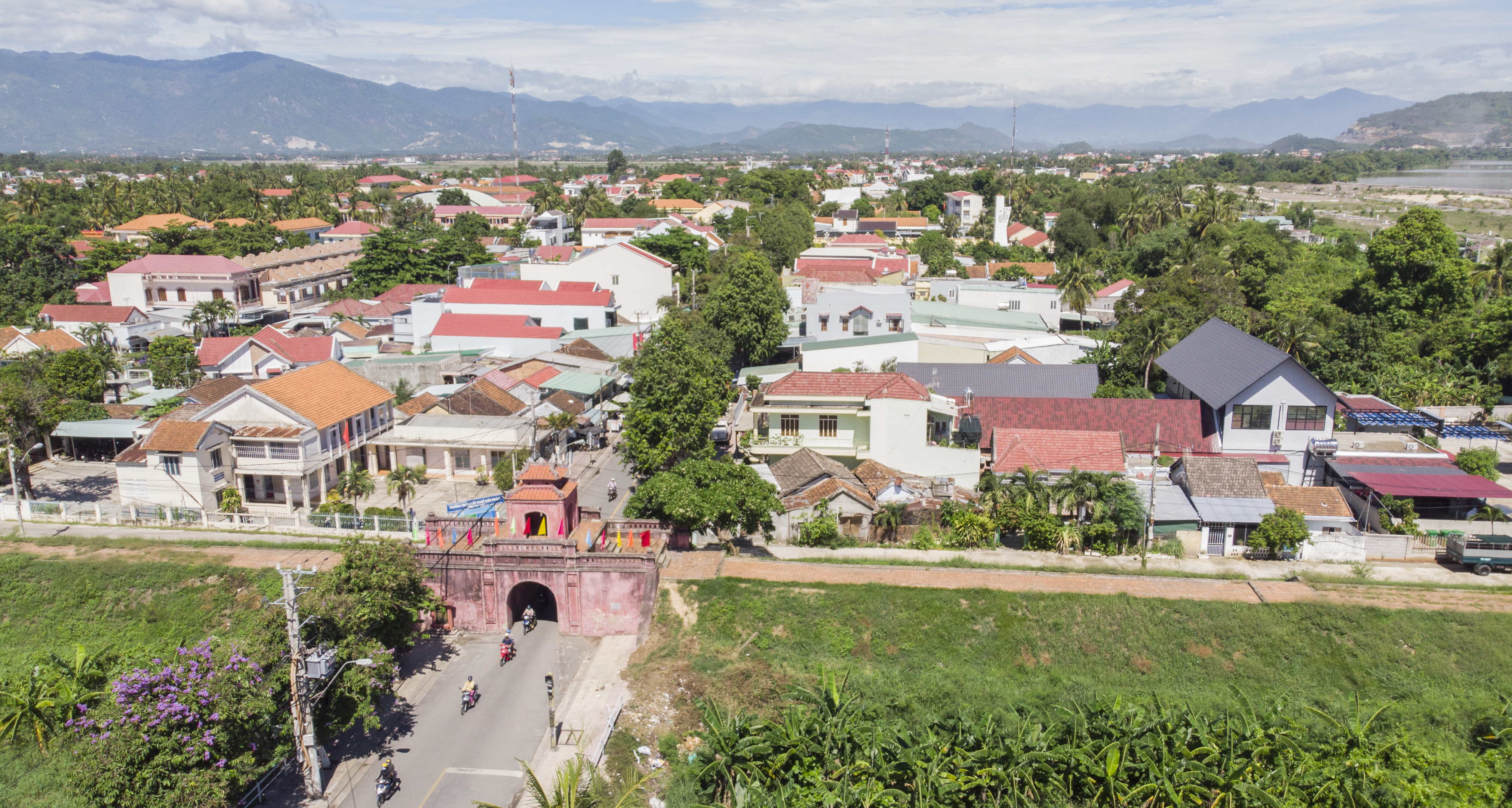Một góc di tích Thành cổ Diên Khánh. Ảnh: Mạnh Hùng