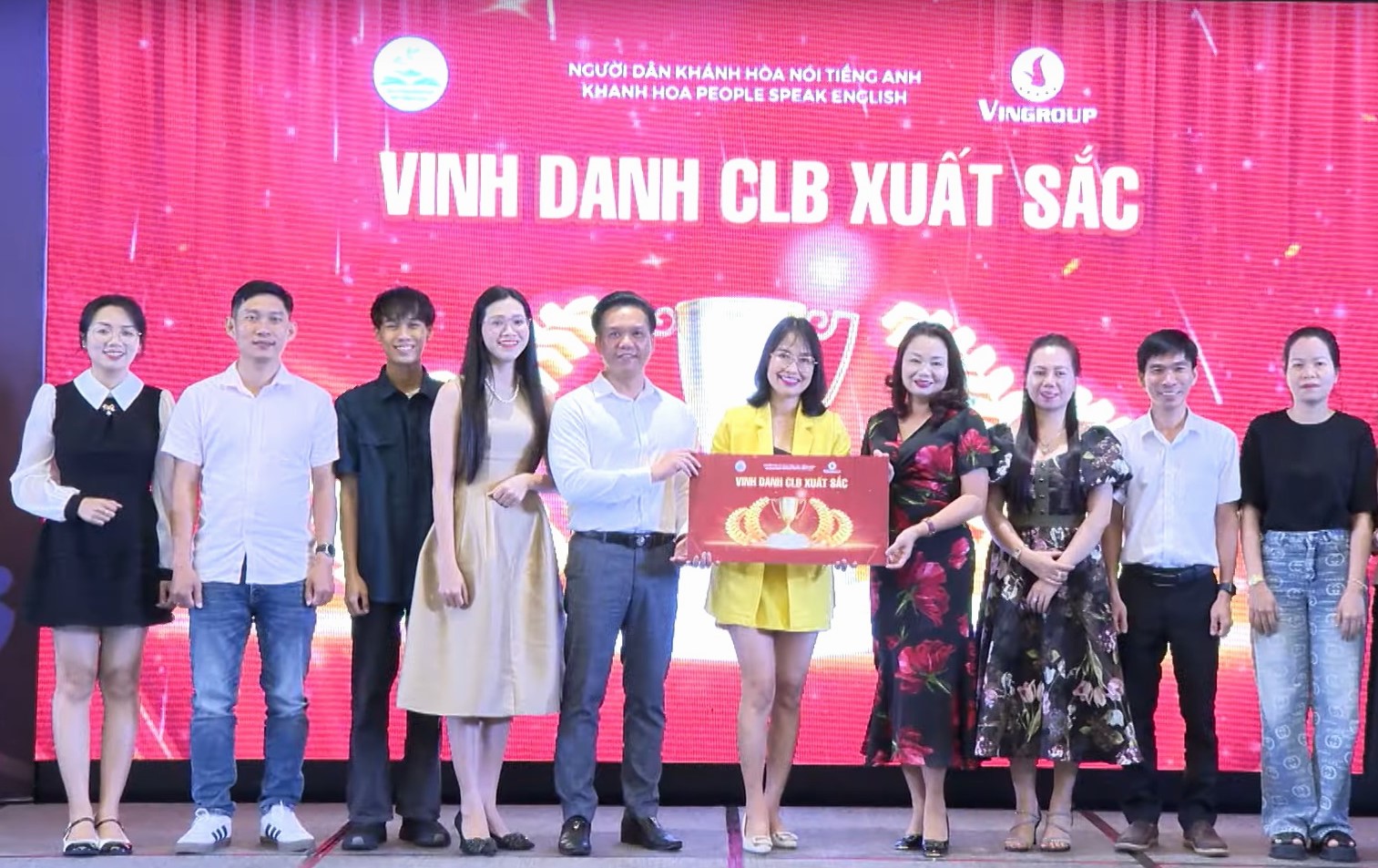 Chương trình Người dân Khánh Hòa nói tiếng Anh: Vinh danh các câu lạc bộ xuất sắc