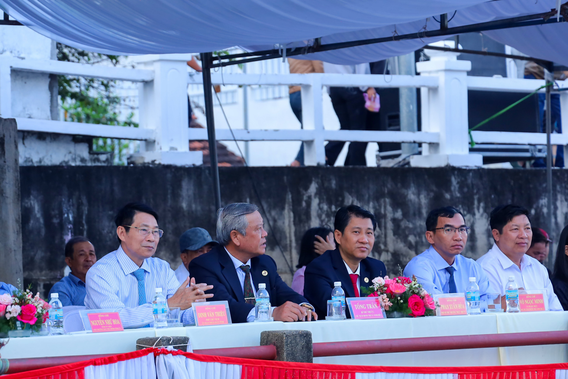 Dinh Van Thieu and leaders of Ninh Hoa Town attending flower boat festival and boat race on Dinh River

