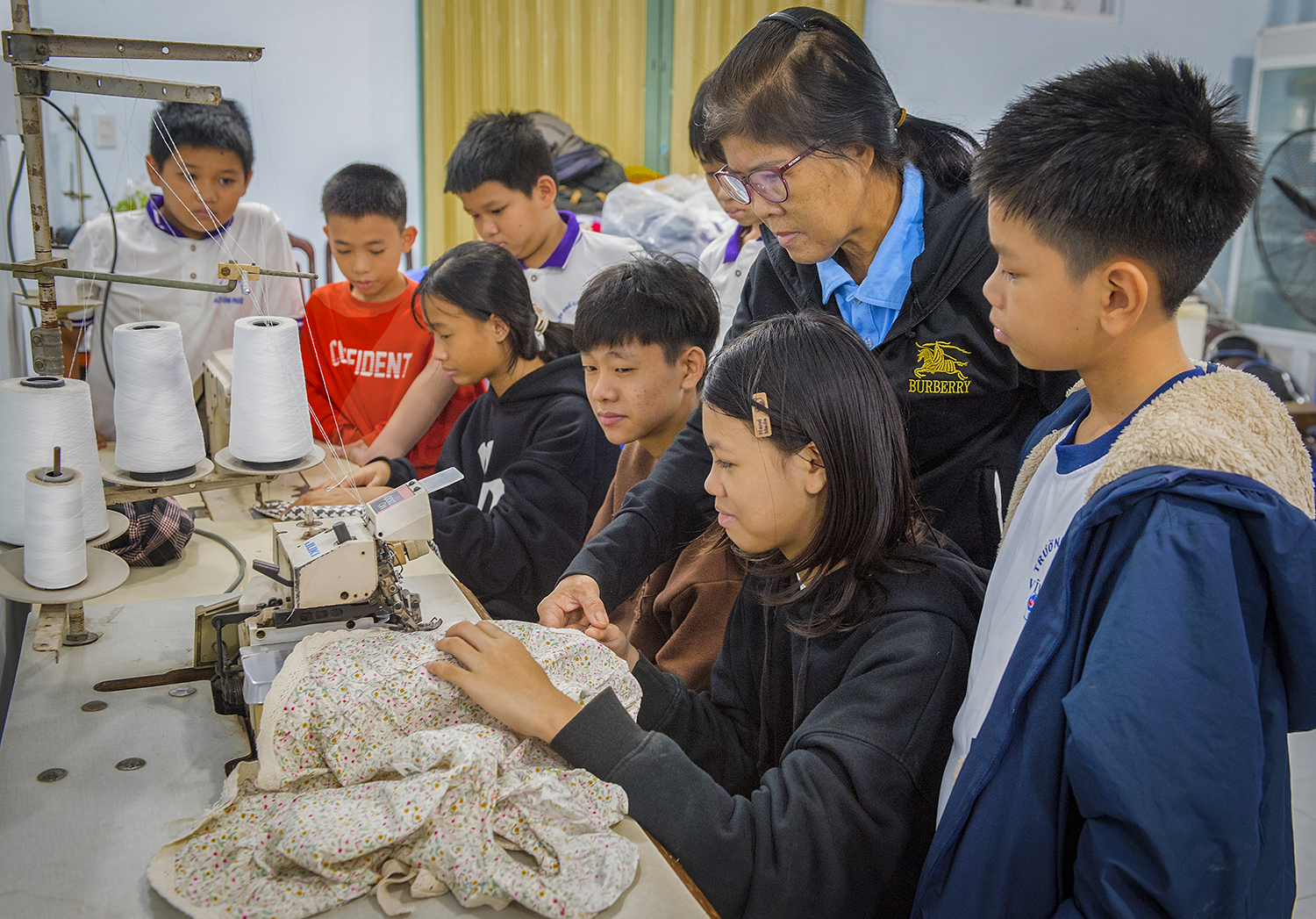 Nguyen Thi Duc teaching children life skills and vocational skills

