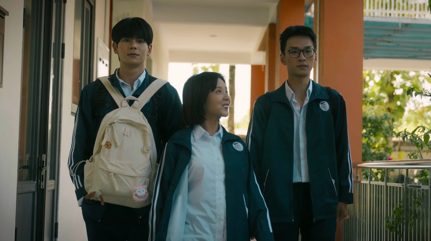 Bộ ba nhân vật chính trong phim Cha tôi, người ở lại. Ảnh: VFC