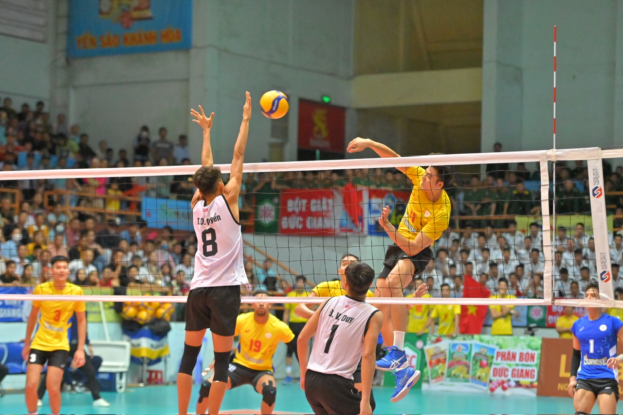 Sanest Khanh Hoa playing at a national volleyball championship

