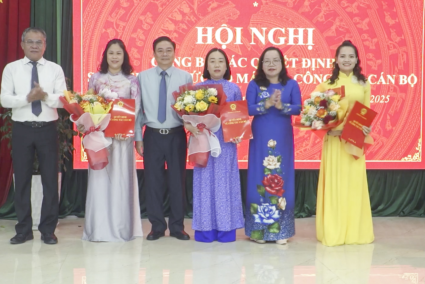 Thành ủy Cam Ranh: Công bố các quyết định về sắp xếp tổ chức bộ máy và công tác cán bộ