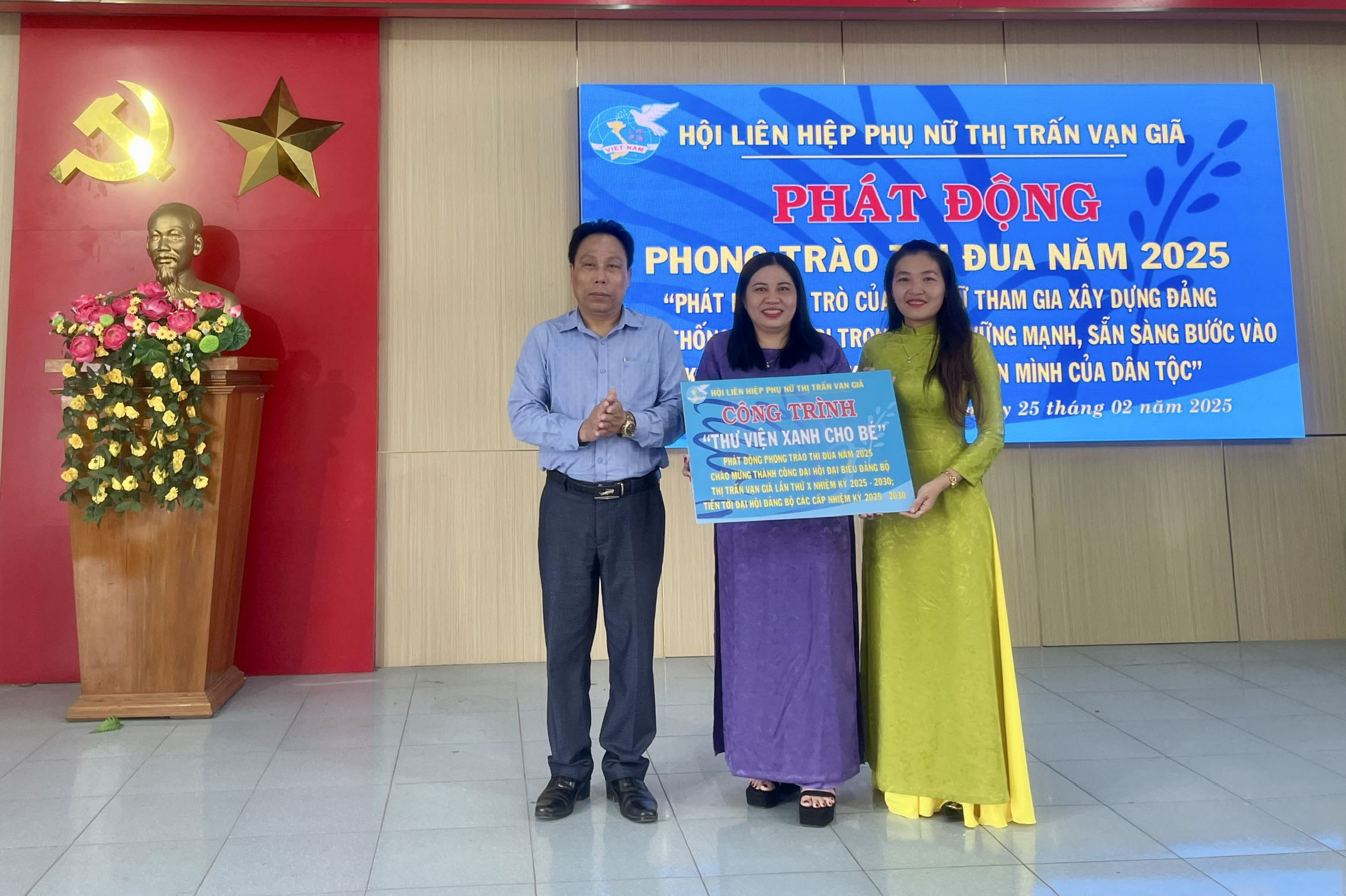 Hội Liên hiệp Phụ nữ thị trấn Vạn Giã: Tặng công trình “Thư viện xanh cho bé” cho Trường Mầm non Vạn Giã