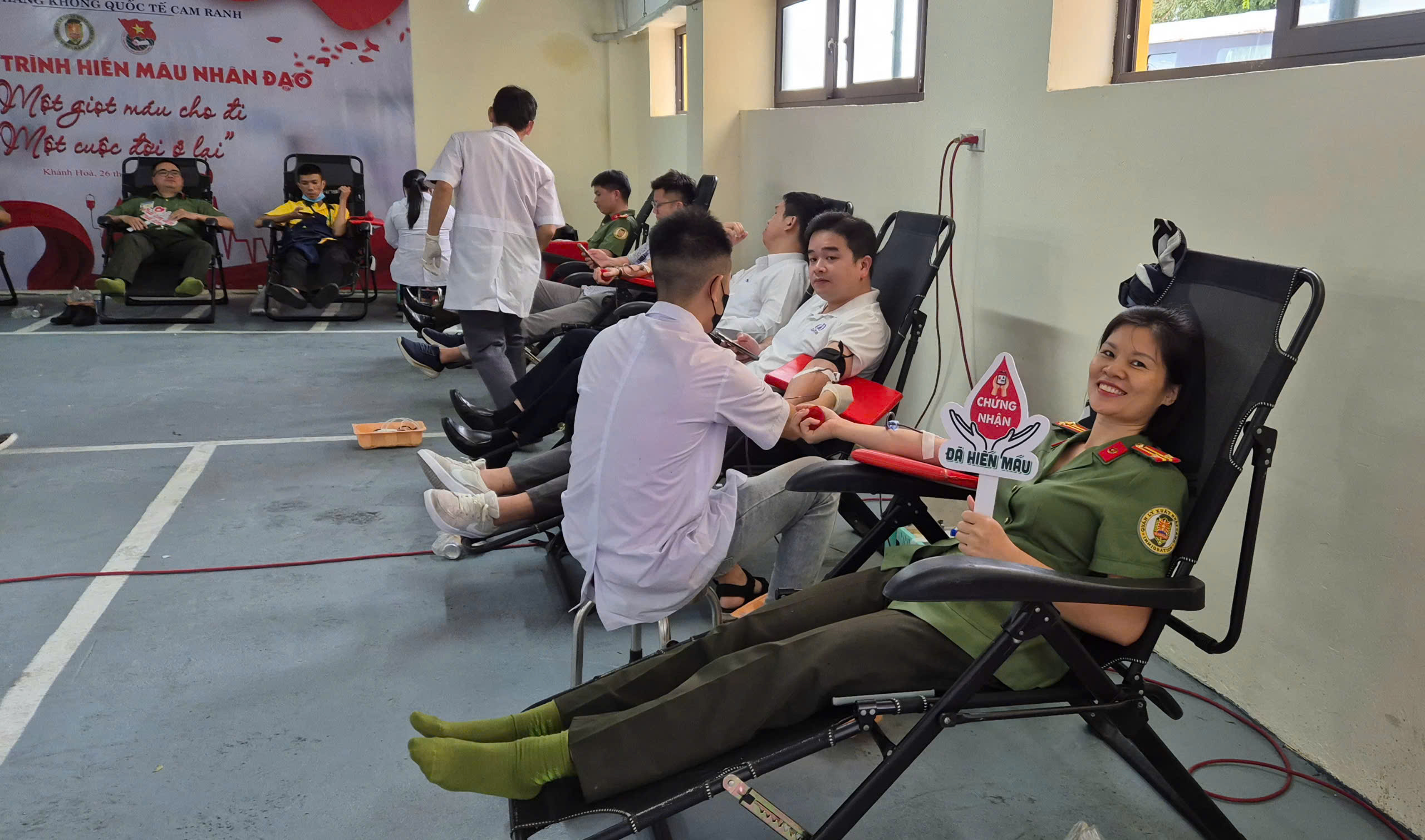 Công an cửa khẩu Cảng Hàng không quốc tế Cam Ranh: Gần 120 cán bộ, chiến sĩ tham gia hiến máu tình nguyện