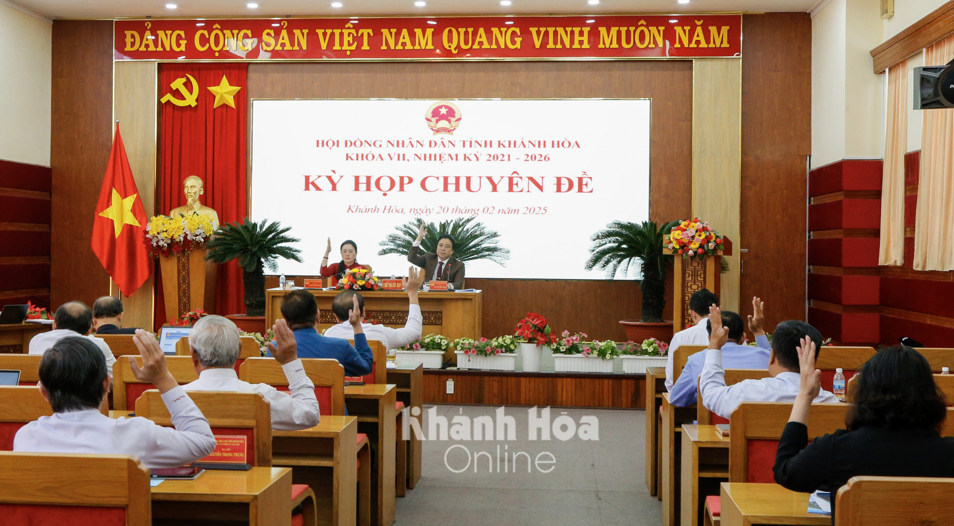 Quang cảnh tại Kỳ họp chuyên đề HĐND tỉnh khóa VII.