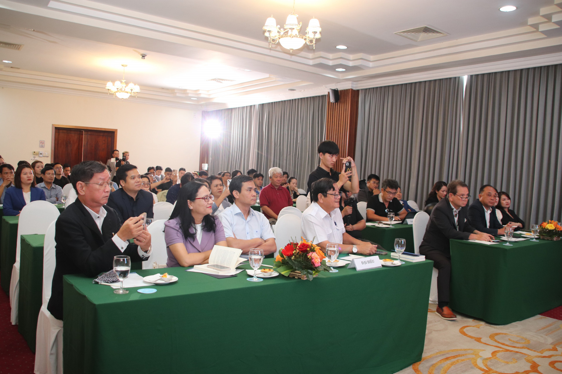 Guests and businesses attending the seminar

