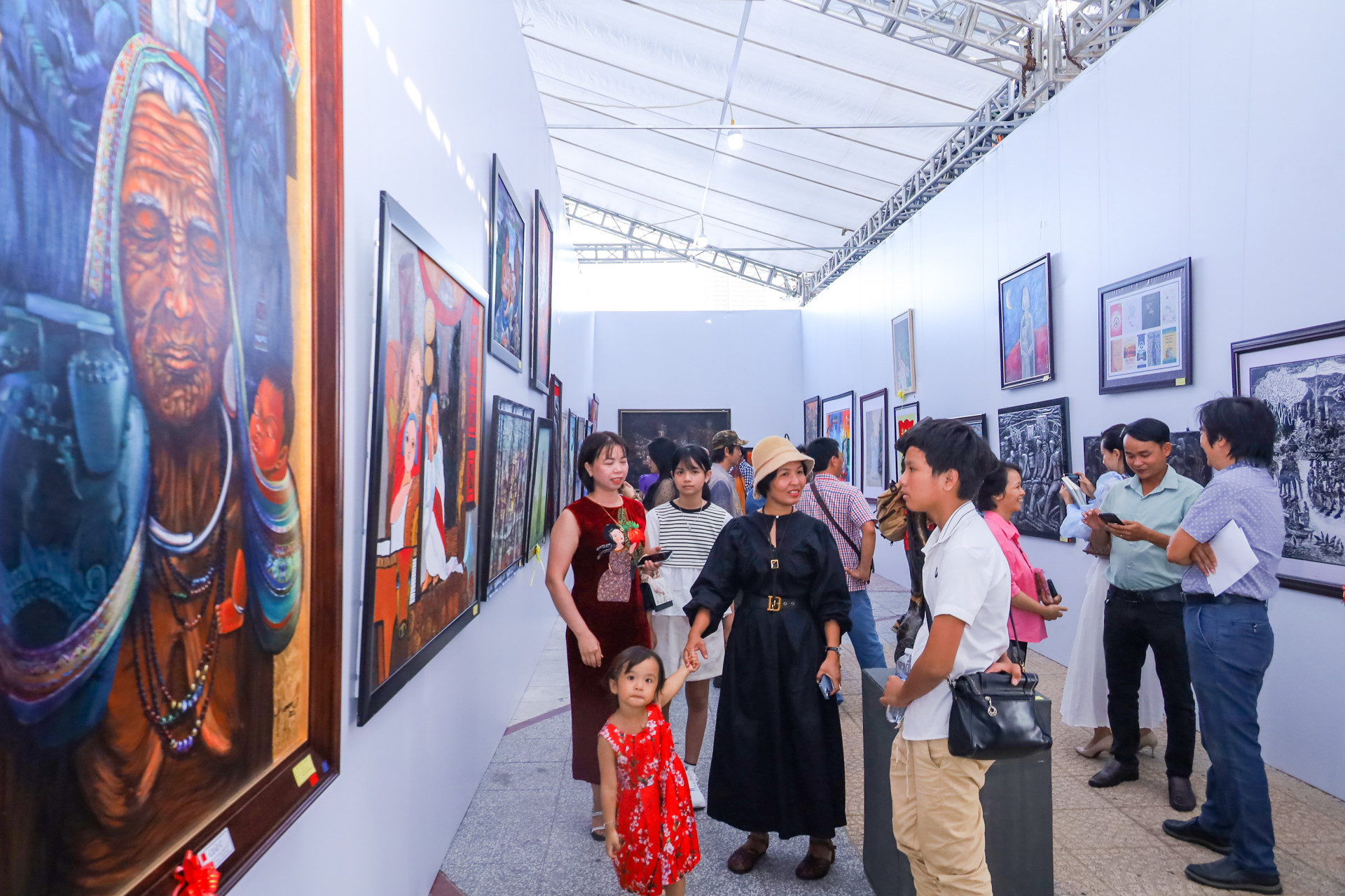 A fine art exhibition held in Nha Trang City

