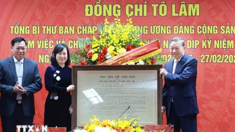 Đổi mới tư duy về lĩnh vực y tế, chú trọng công tác phòng bệnh và chăm sóc sức khoẻ nhân dân