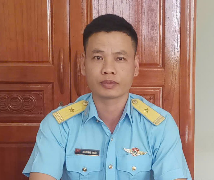 Thiếu tá Hoàng Đức Thuần.
