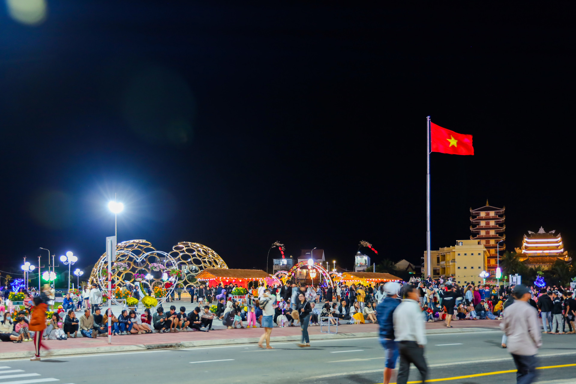 People in Ninh Hoa Town enjoy leisure time at 2-4 Square 

