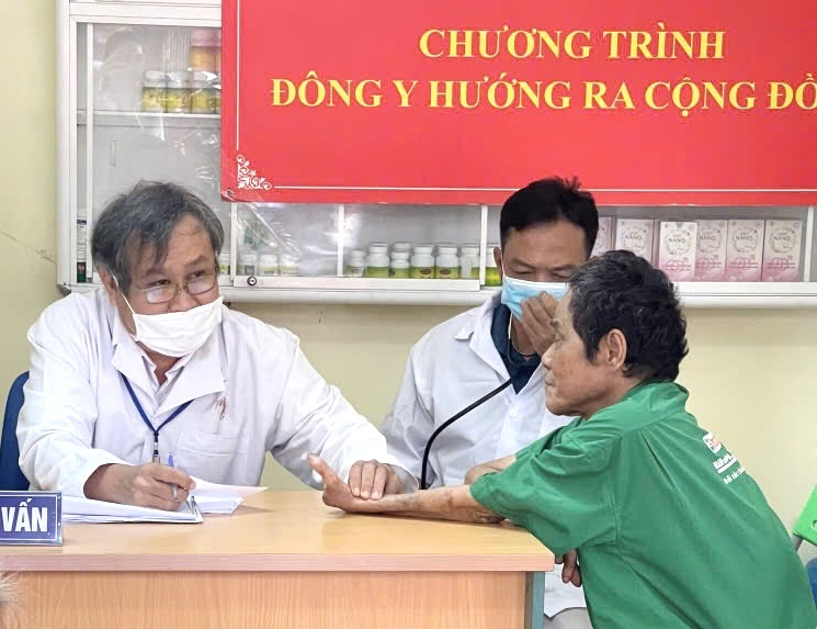 Hội Đông y tỉnh Khánh Hòa khám bệnh từ thiện cho hơn 50 người cao tuổi