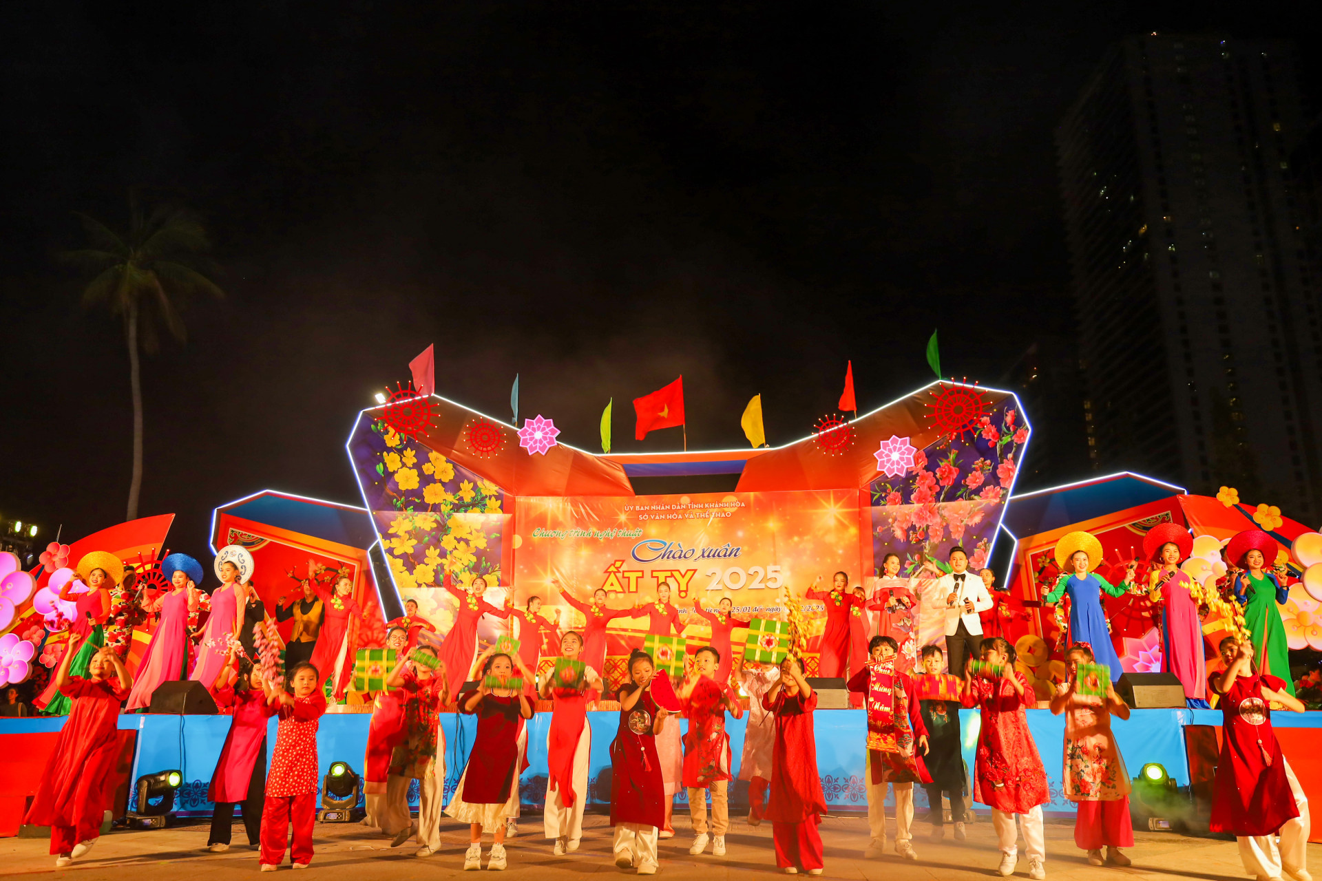 Music show on Lunar New Year’s Eve

