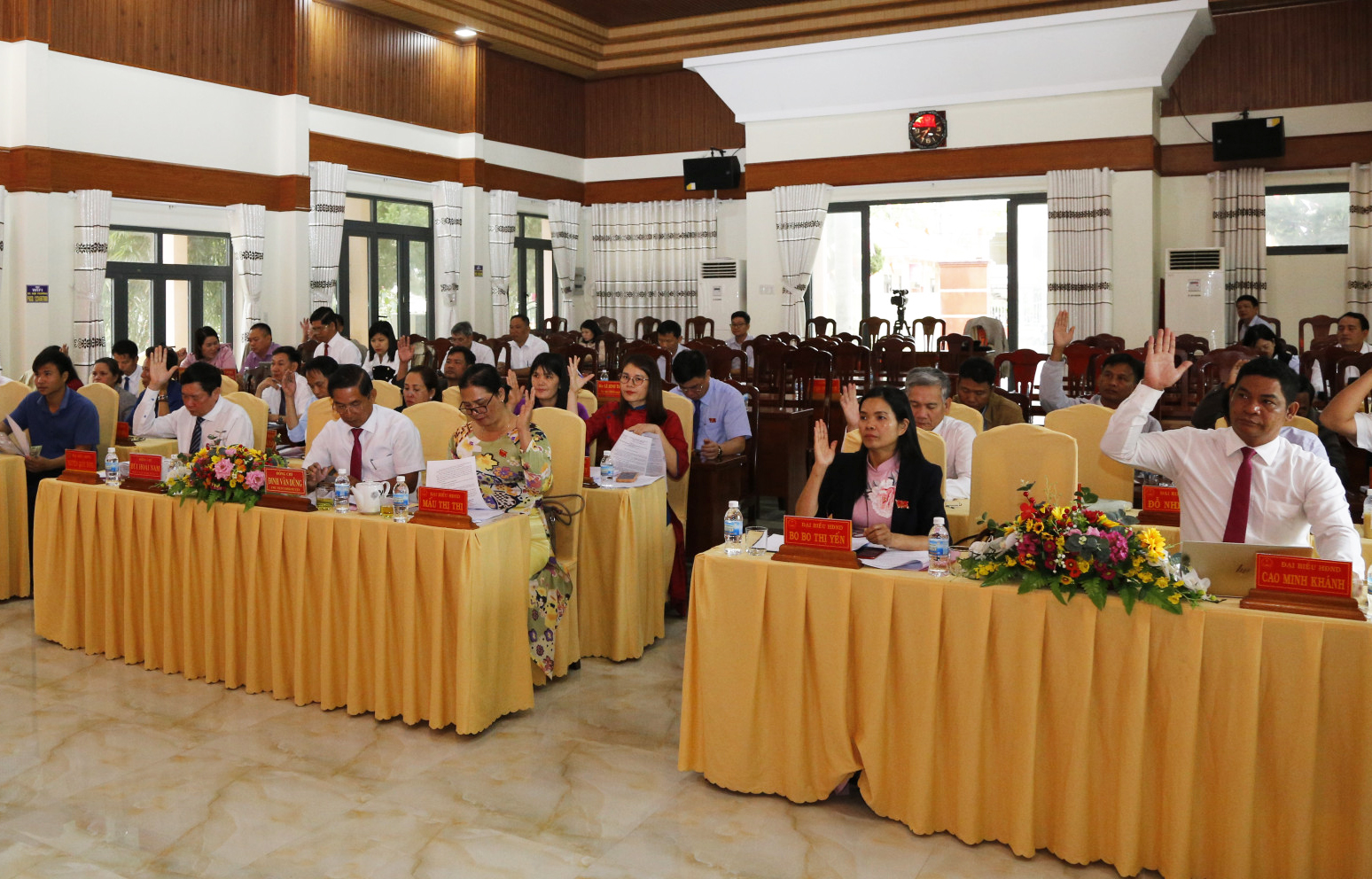 HĐND huyện Khánh Sơn: Thông qua các nghị quyết về sắp xếp, tinh gọn các cơ quan chuyên môn thuộc UBND huyện