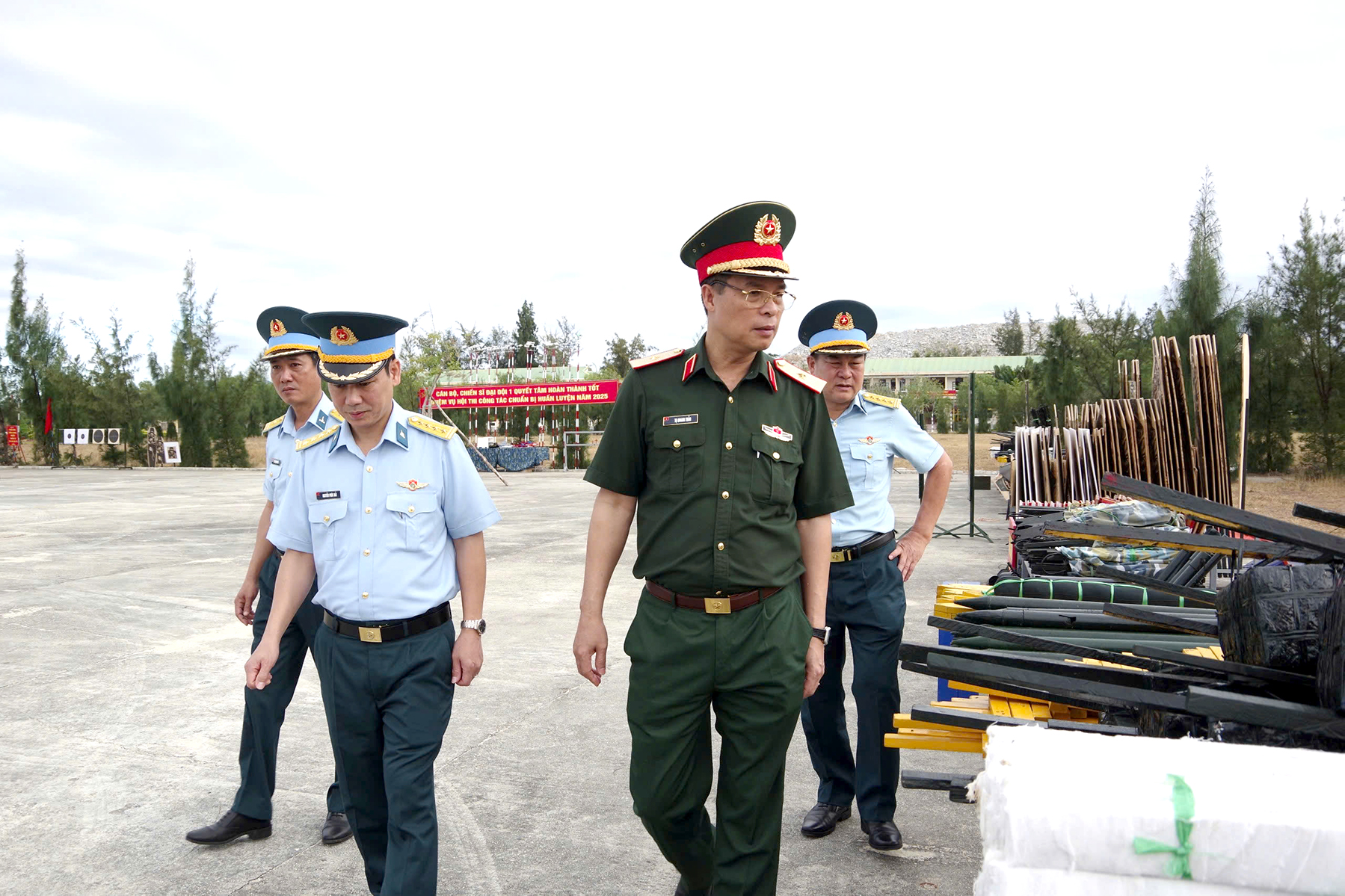 Đoàn tiến hành kiểm tra công tác chuẩn bị huấn luyện tại Trung đoàn 591.