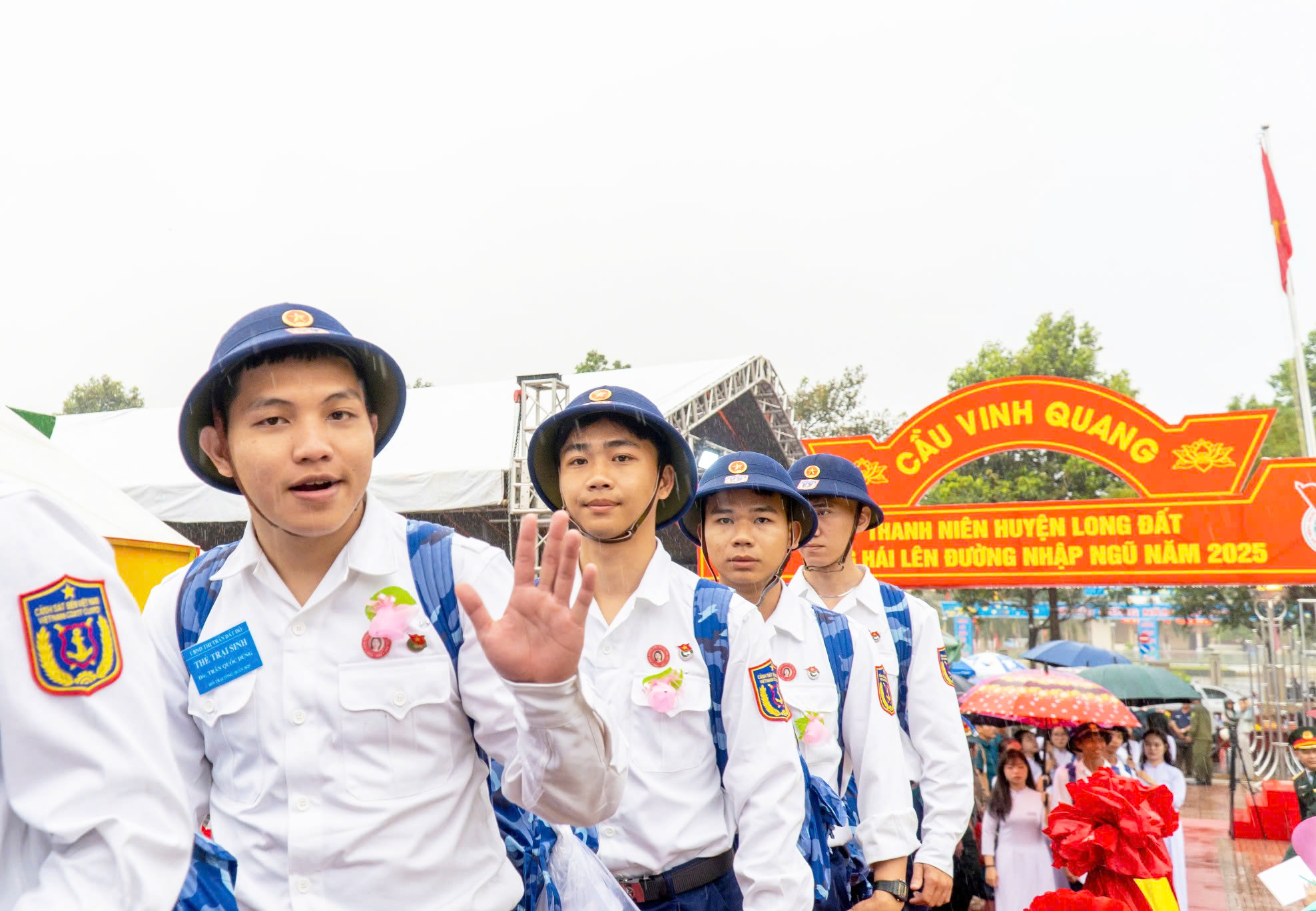 Các chiến sĩ mới thuộc huyện Long Đất, tỉnh Bà Rịa - Vũng Tàu rạng rỡ gia nhập lực lượng Cảnh sát biển Việt Nam.