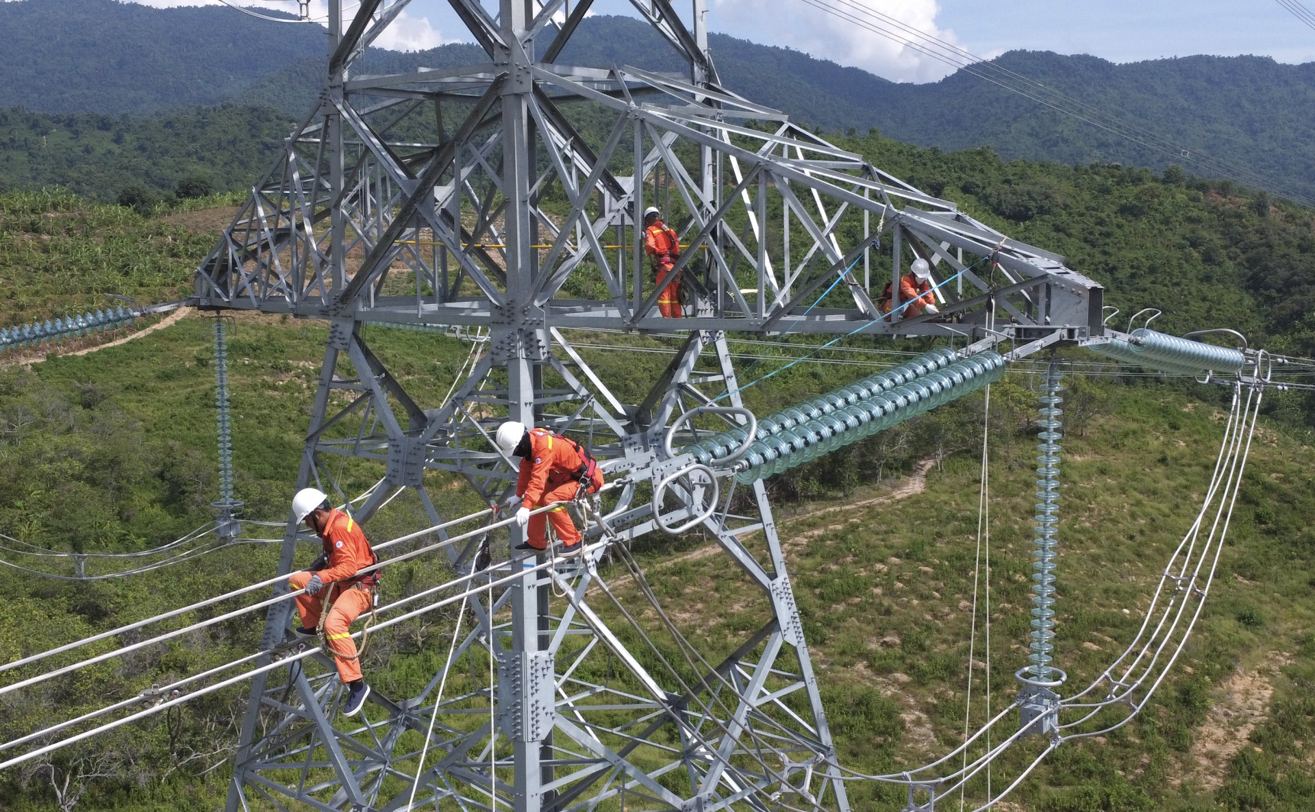 Workers of Khanh Hoa Power Transmission maintain 500kV line through Cam Lam district.