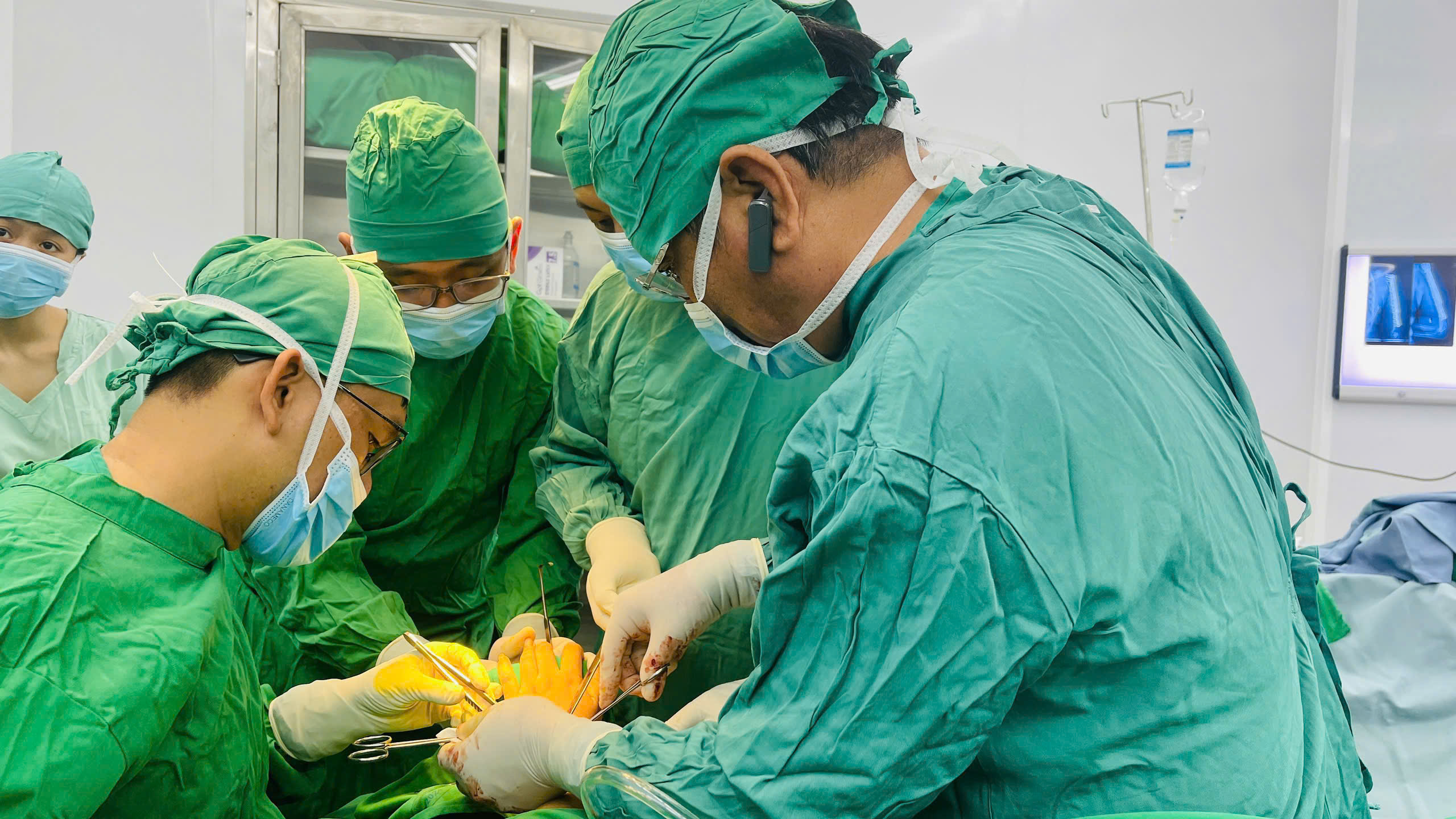 Kỷ niệm 70 năm Ngày Thầy thuốc Việt Nam (27-2-1955 - 27-2-2025): Nỗ lực chăm lo sức khỏe cho nhân dân 