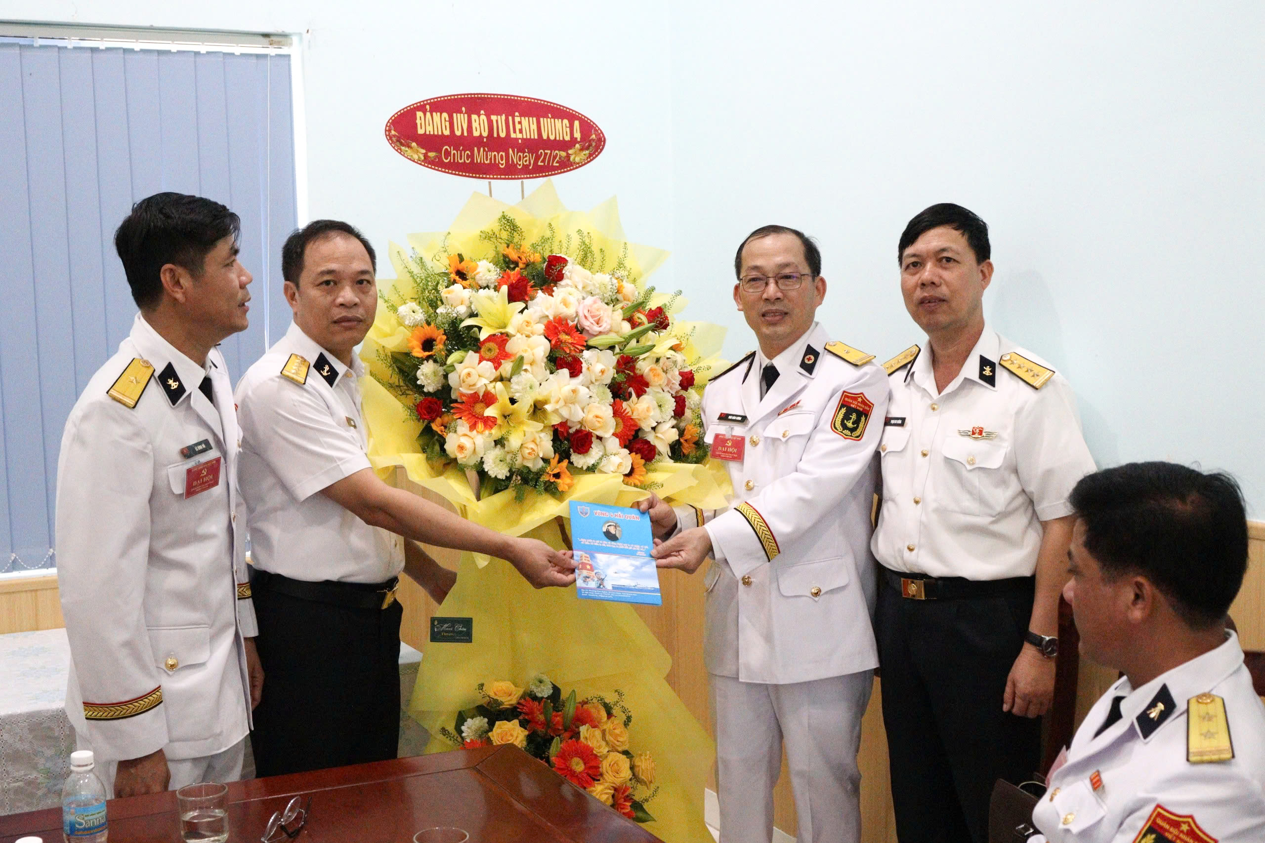 Bộ Tư lệnh Vùng 4 Hải quân thăm, chúc mừng Bệnh xá Lữ đoàn 101 nhân Ngày Thầy thuốc Việt Nam