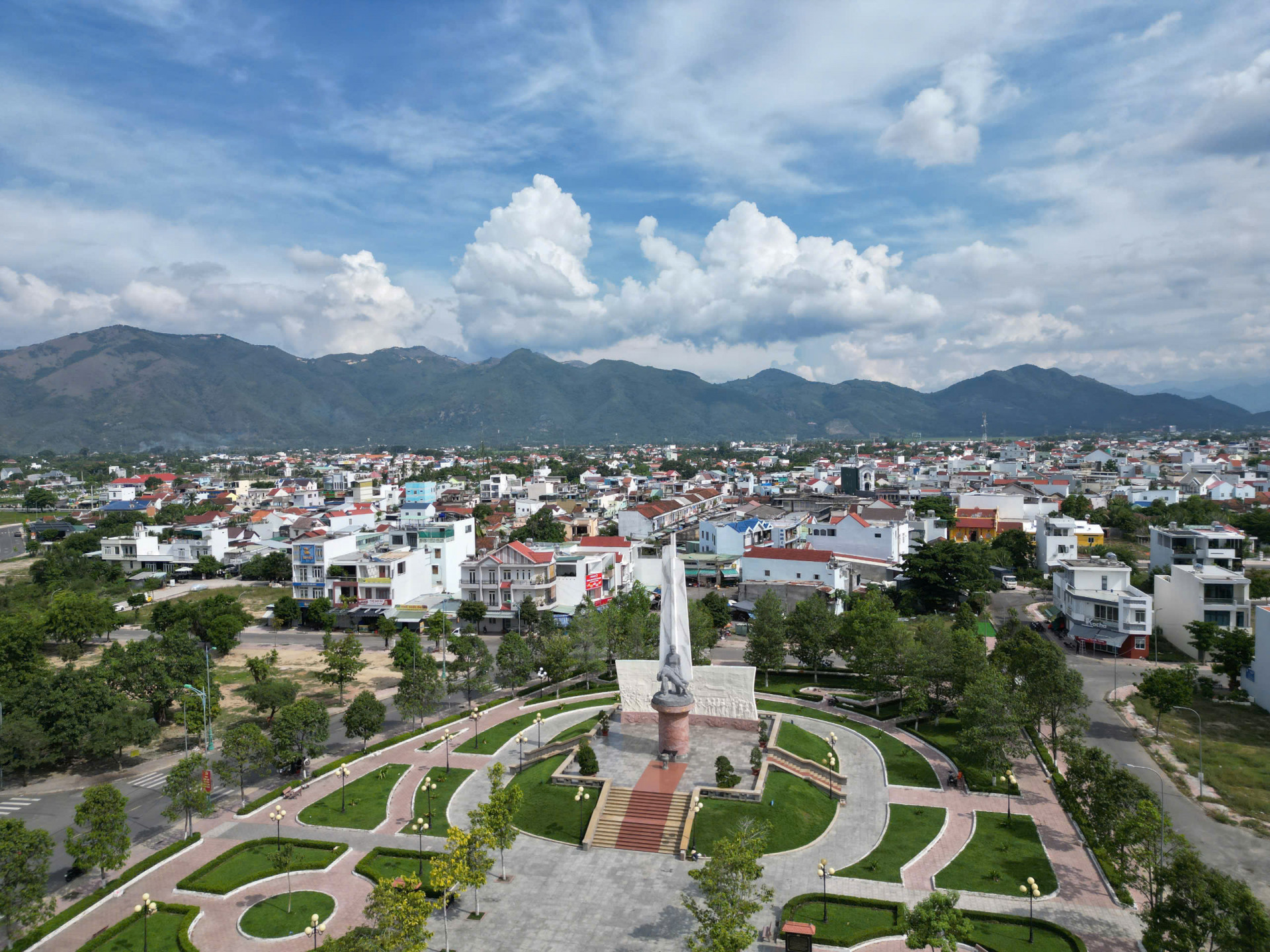 A corner of Dien Khanh districts urban area.