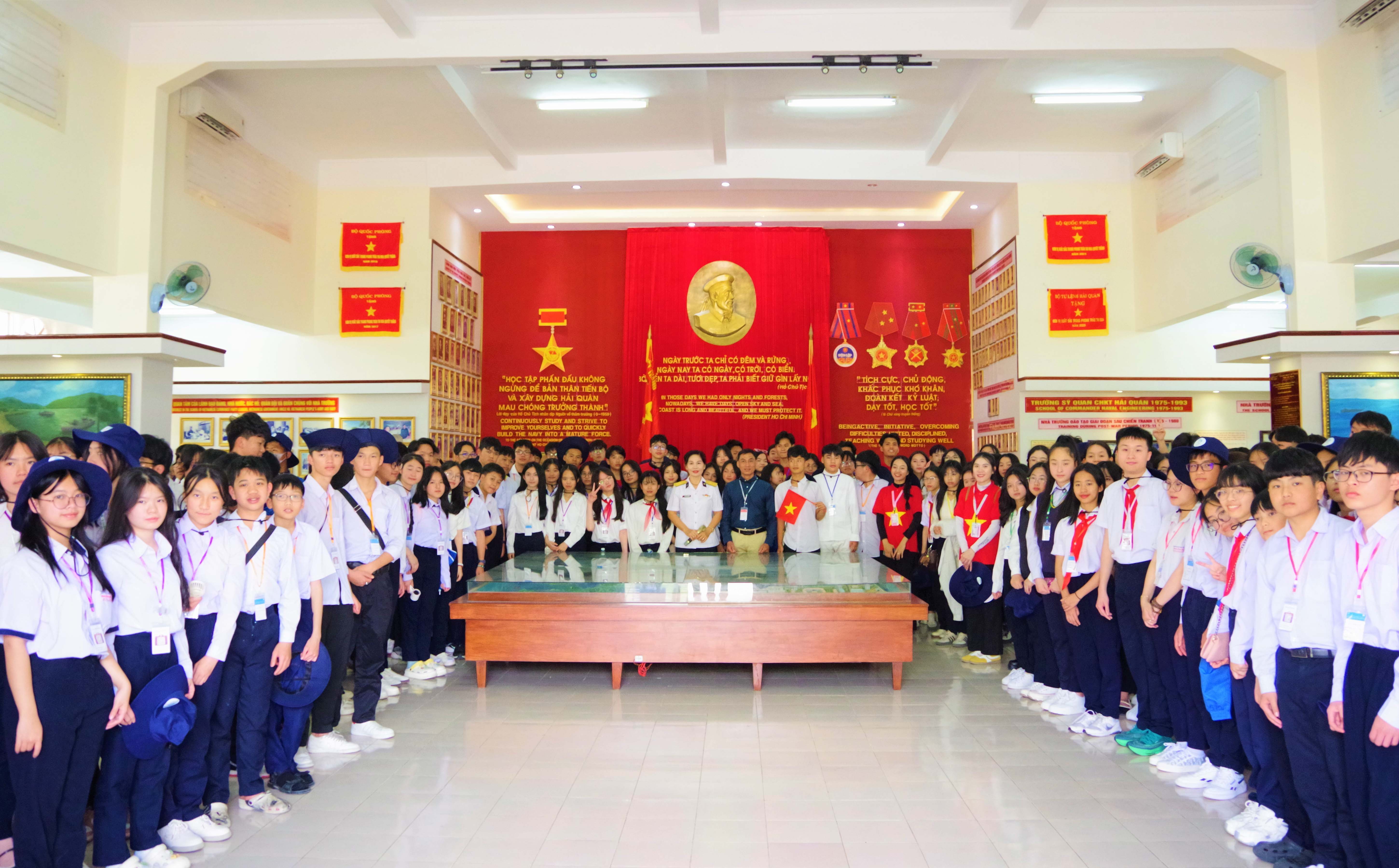 Hơn 300 cán bộ, giáo viên, học sinh được thông tin biển, đảo tại Học viện Hải quân