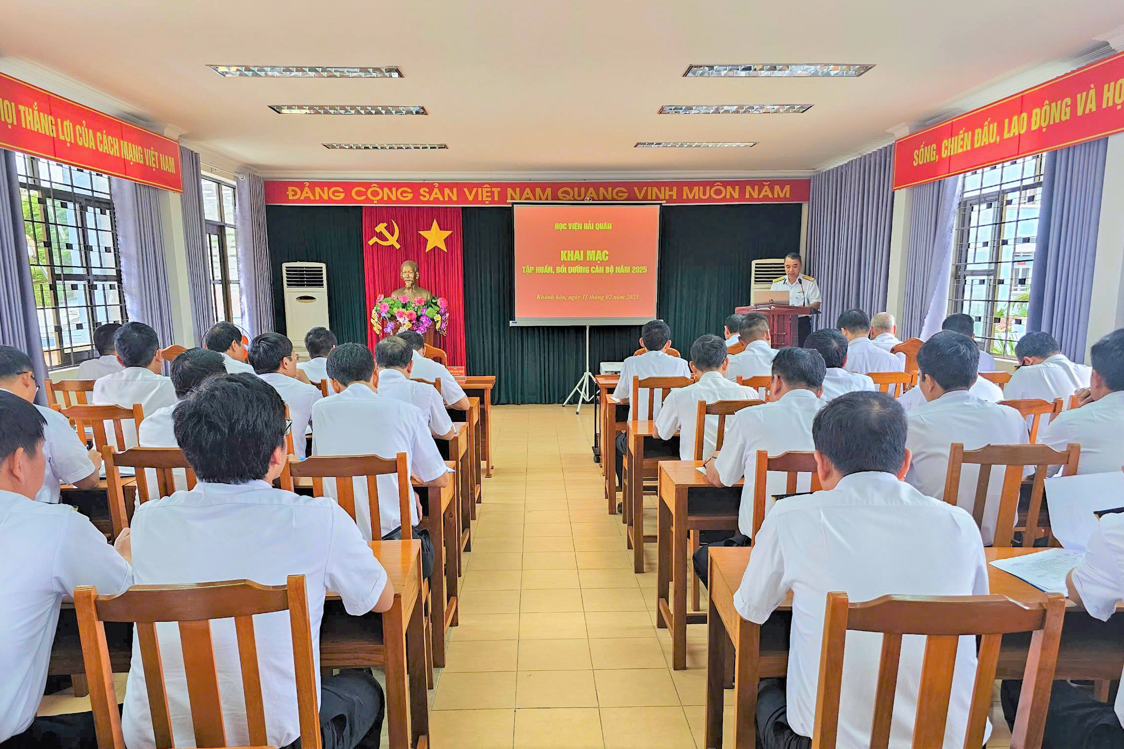 Học viện Hải quân tổ chức chương trình tập huấn, bồi dưỡng cán bộ năm 2025