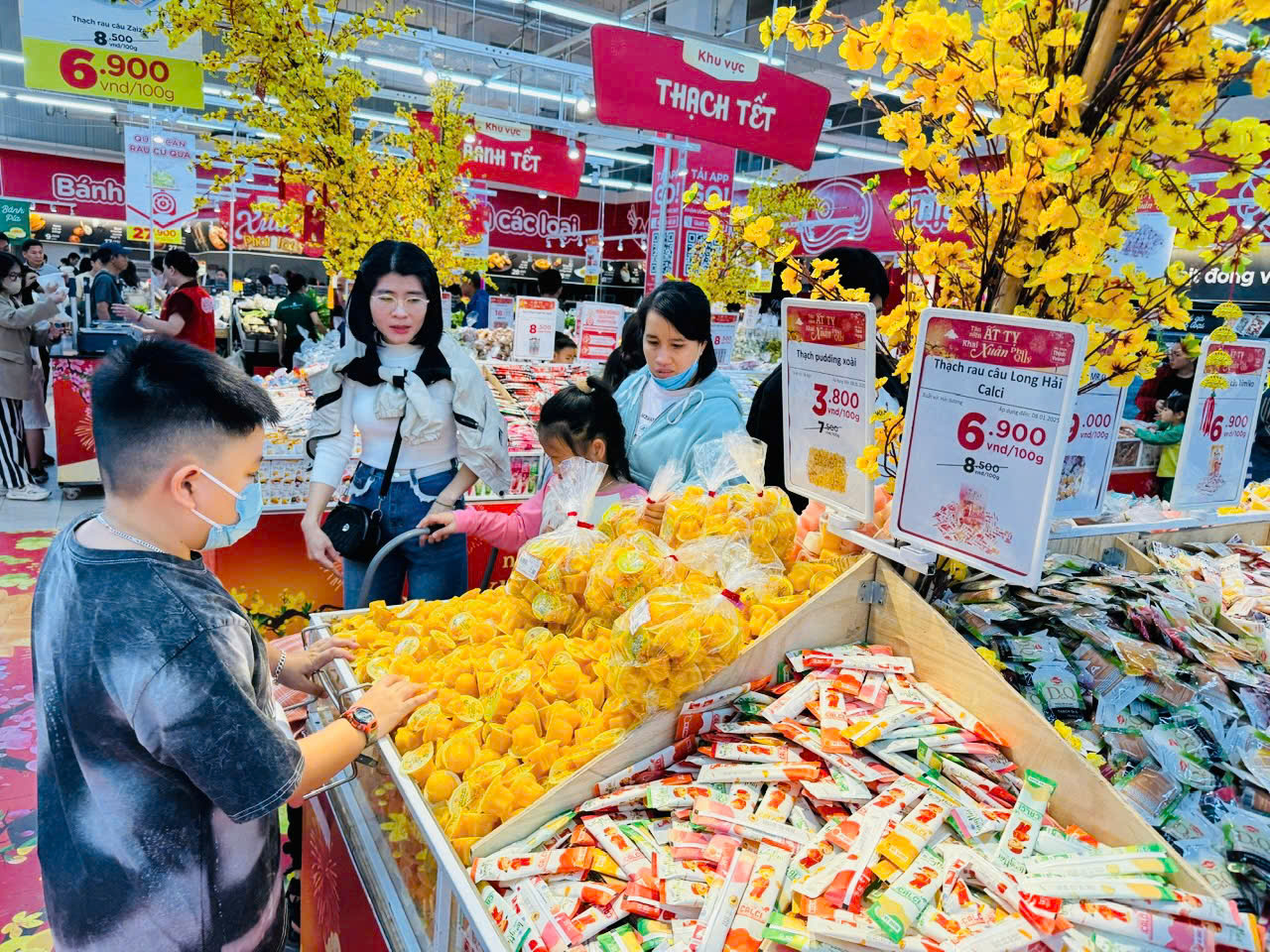 Hoạt động kinh doanh tại một siêu thị ở Nha Trang