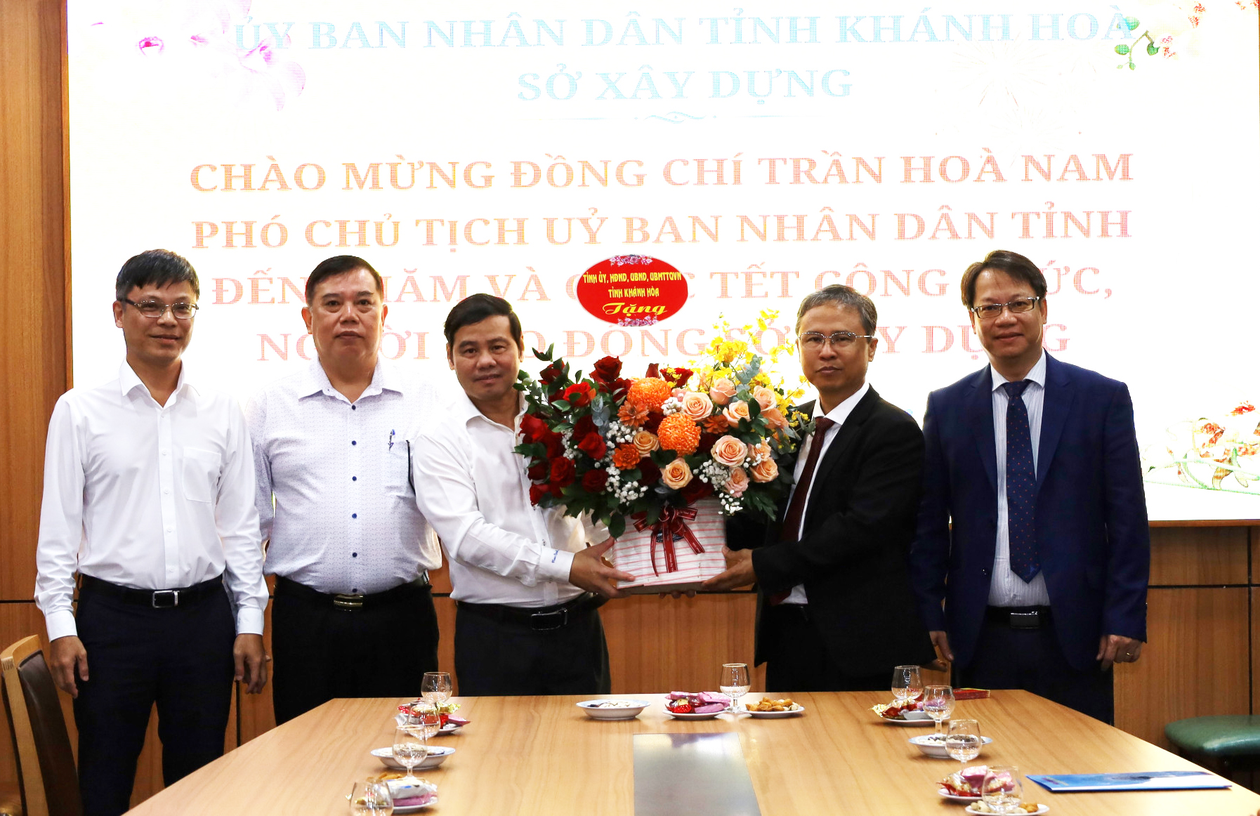 Phó Chủ tịch UBND tỉnh Trần Hòa Nam thăm các đơn vị nhân dịp đầu xuân Ất Tỵ