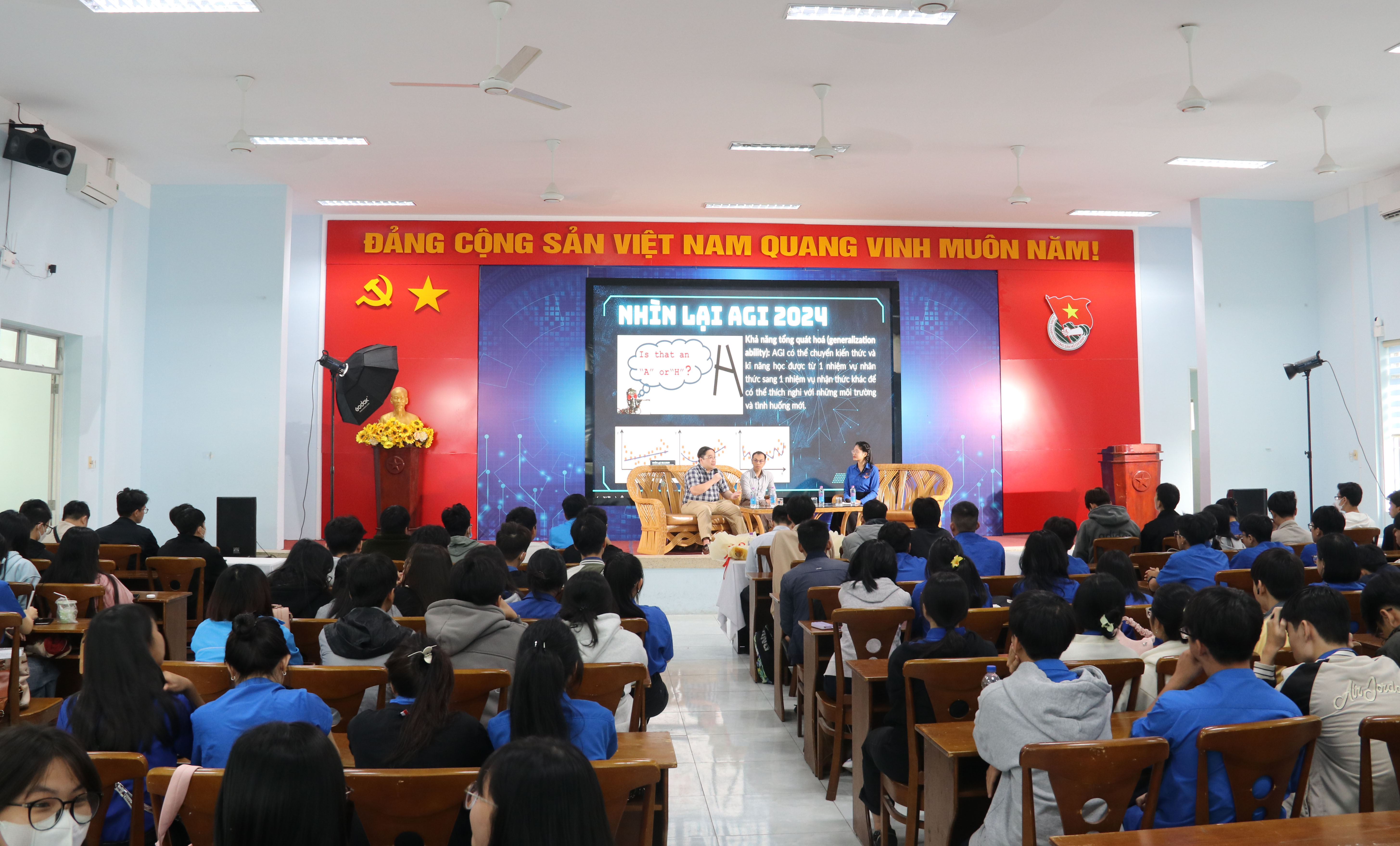 Gần 150 đoàn viên, thanh niên tham gia talkshow tìm hiểu về công nghệ AI