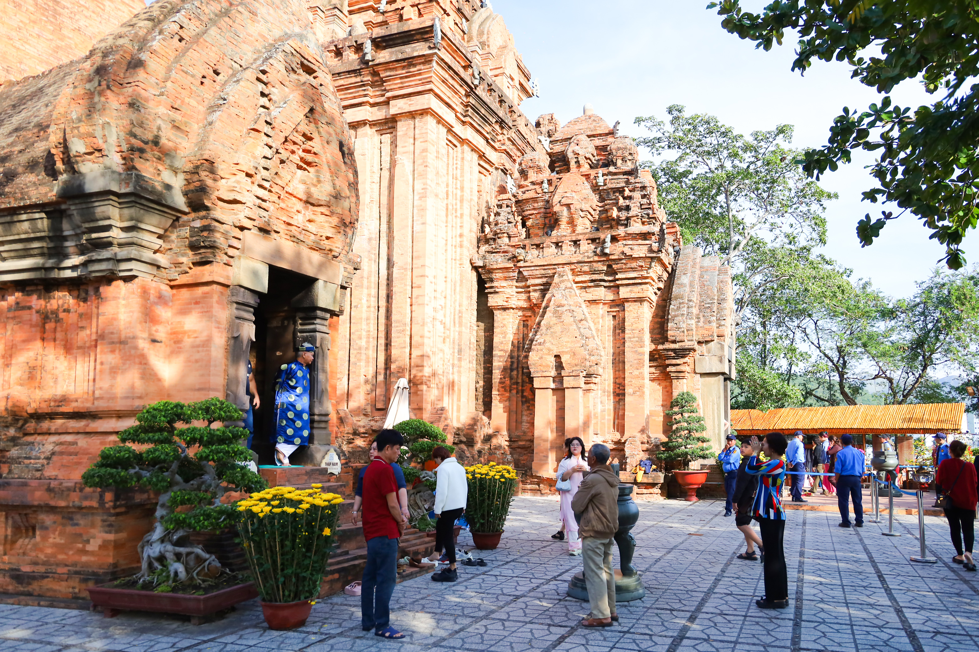 Nét đẹp văn hóa đầu năm đi lễ Mẫu