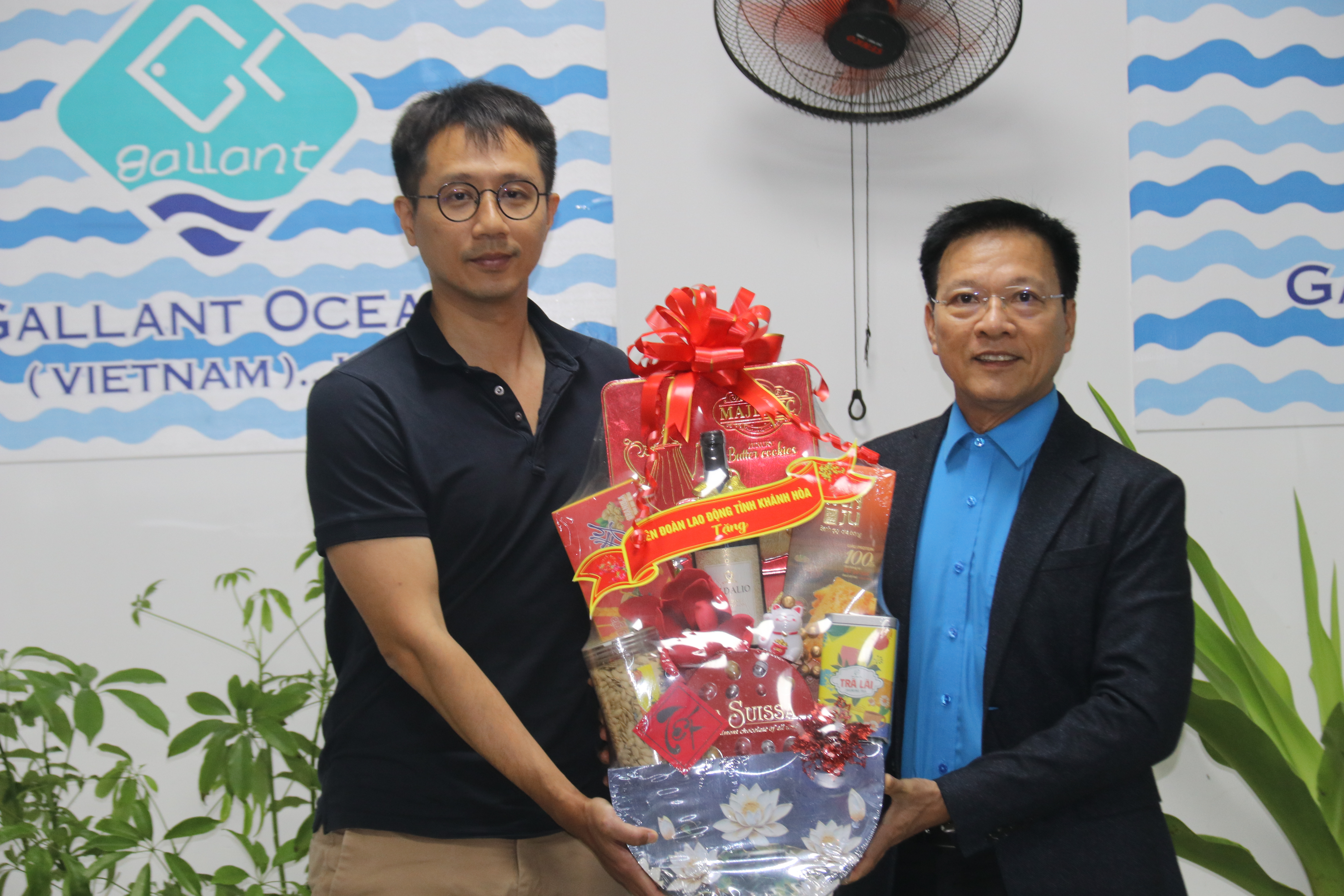 Trao hỗ trợ cho 150 lao động có hoàn cảnh khó khăn ở Khu công nghiệp Suối Dầu