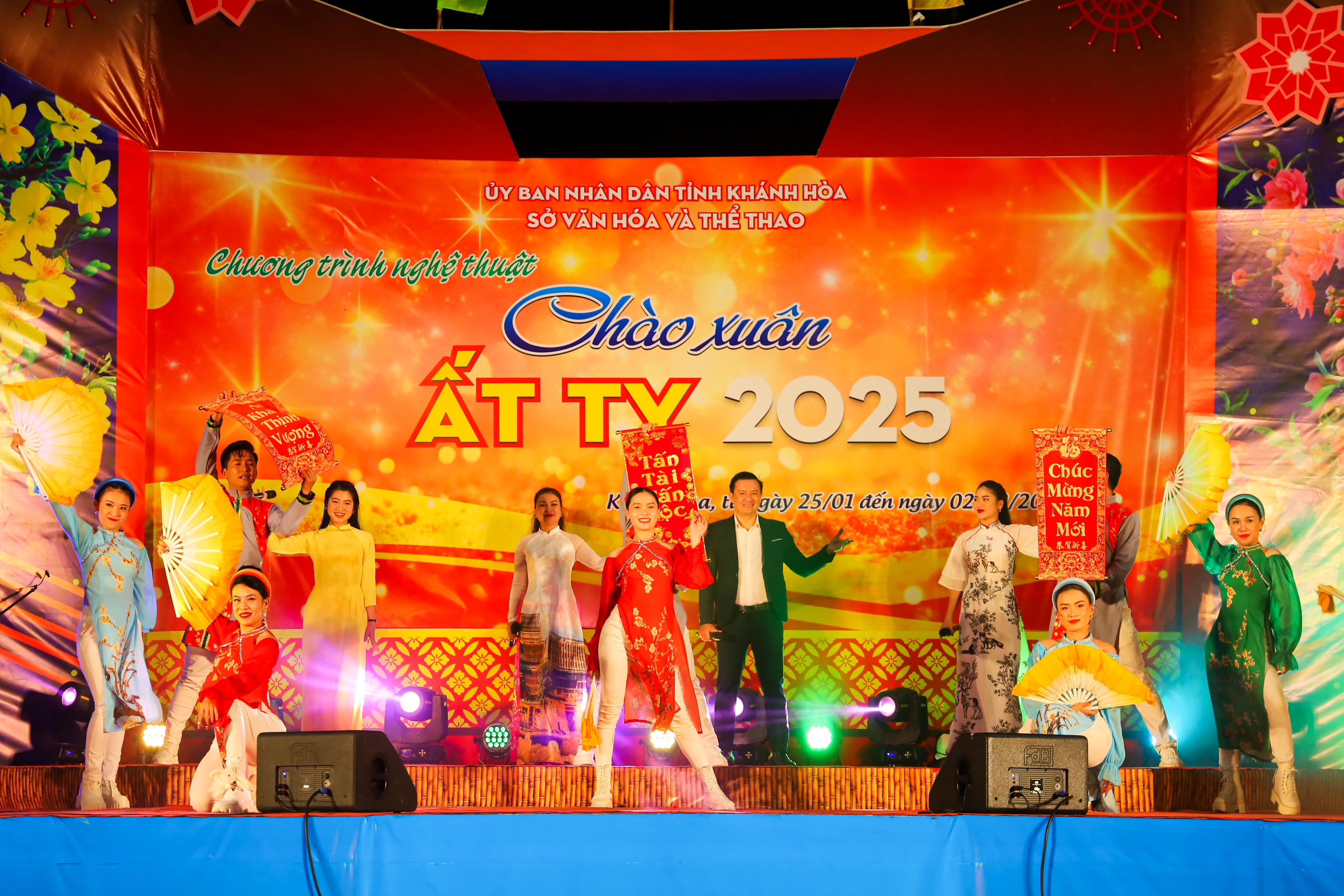 Chương trình biểu diễn nghệ thuật “Xuân quê hương”